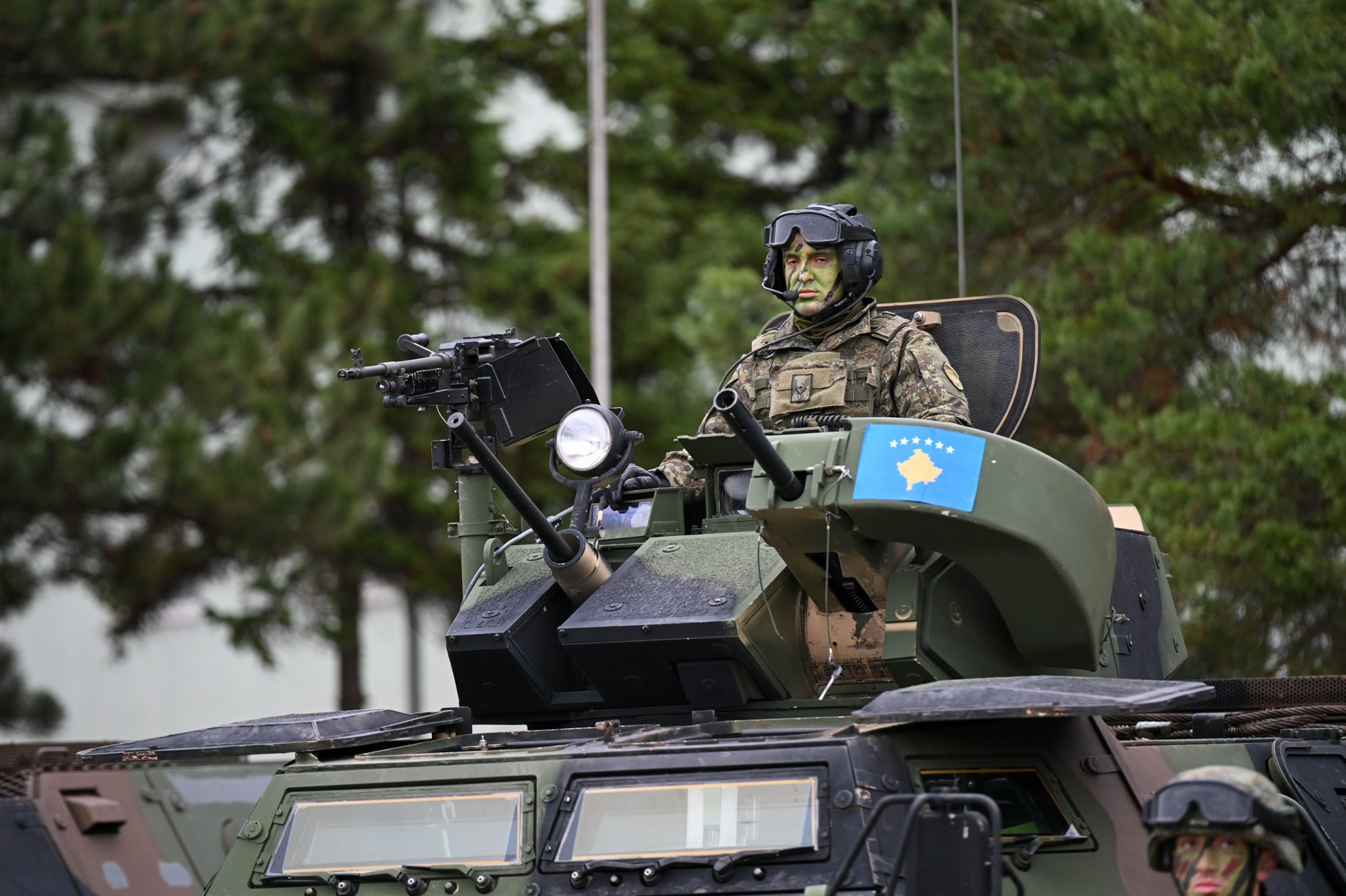 Presidentja Osmani Gëzuar Dita e Forcës! Dita e Ushtrisë sonë! -11