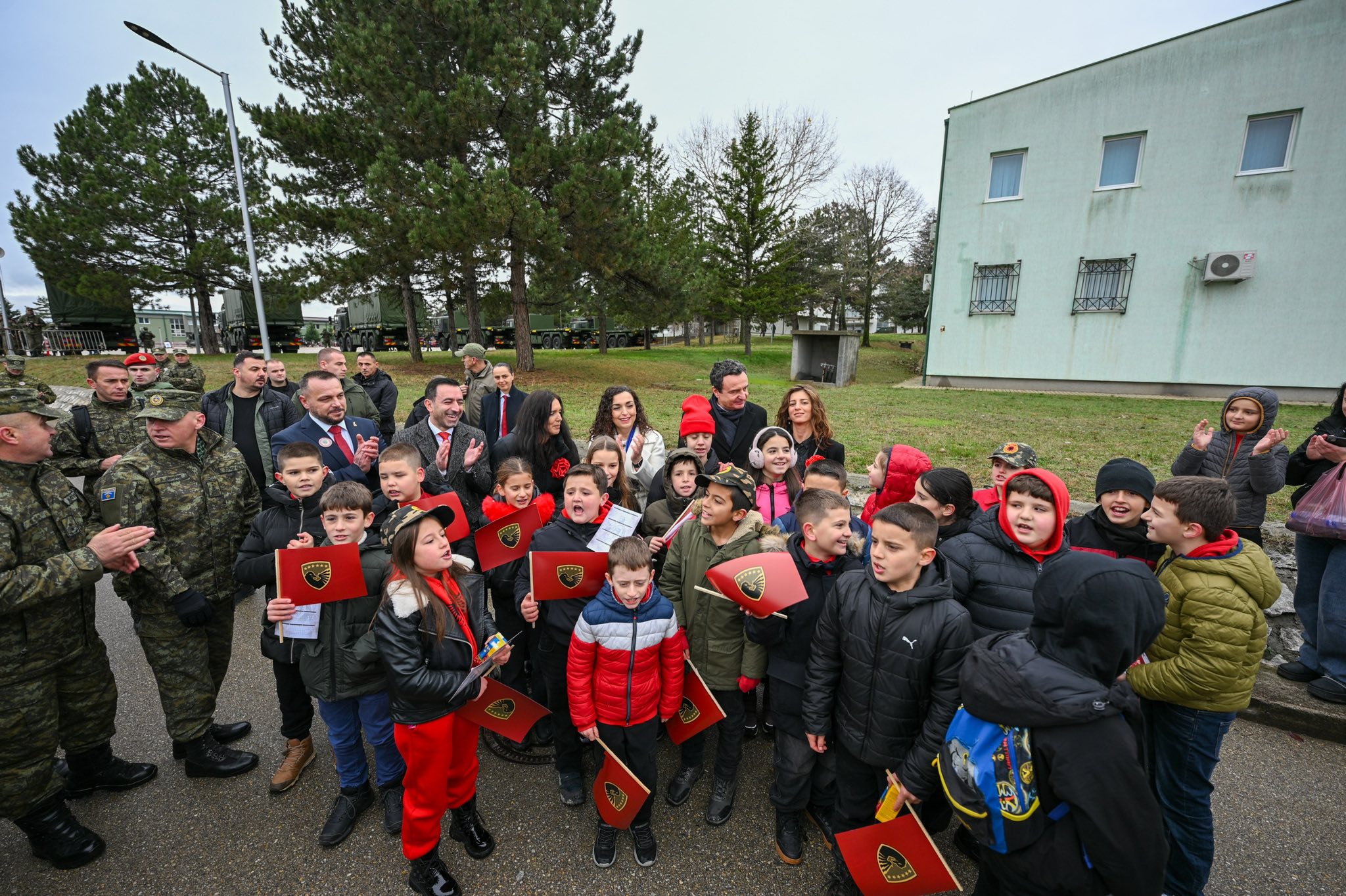 Presidentja Osmani Gëzuar Dita e Forcës! Dita e Ushtrisë sonë! -12