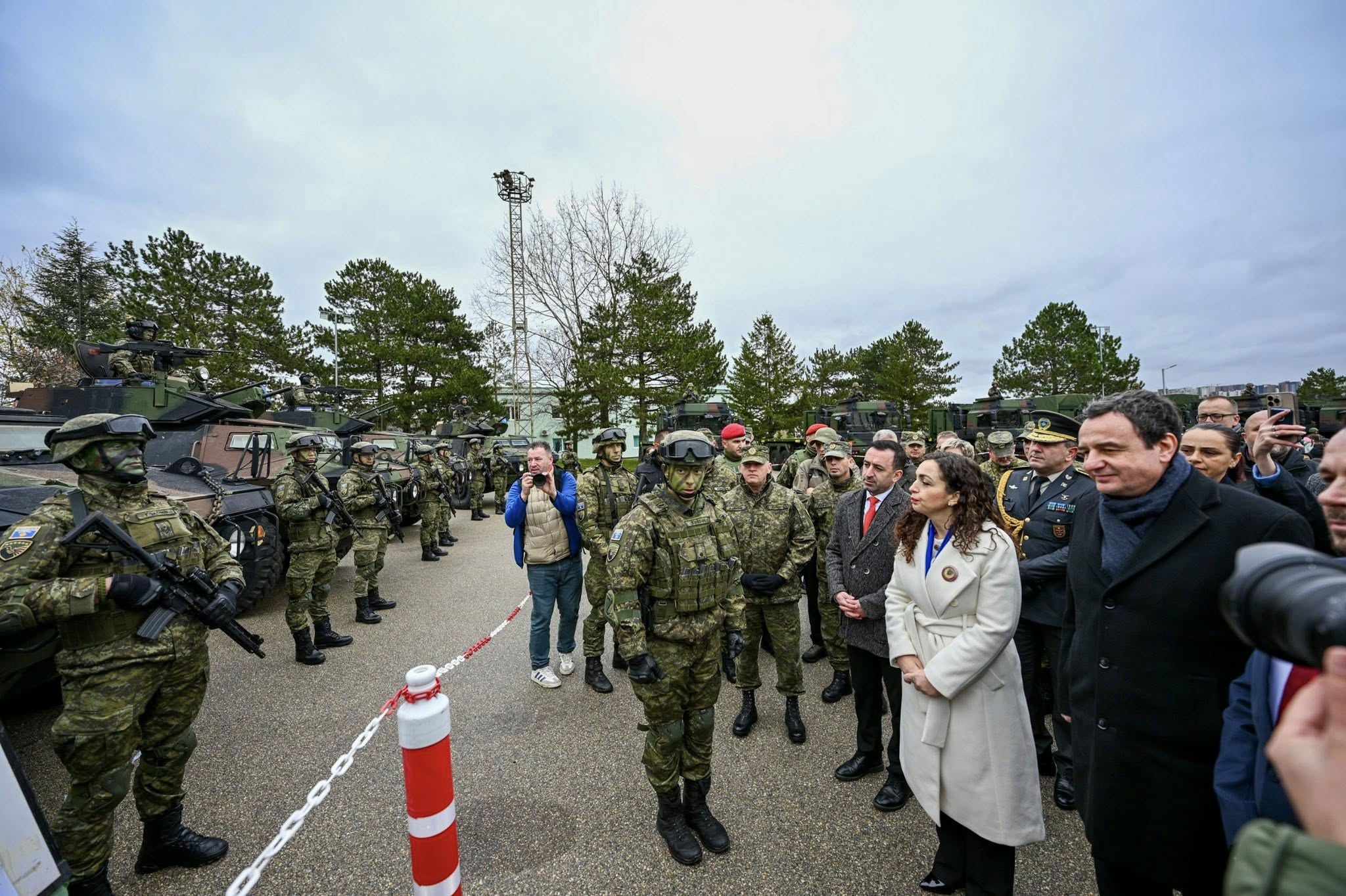 Presidentja Osmani Gëzuar Dita e Forcës! Dita e Ushtrisë sonë! -22