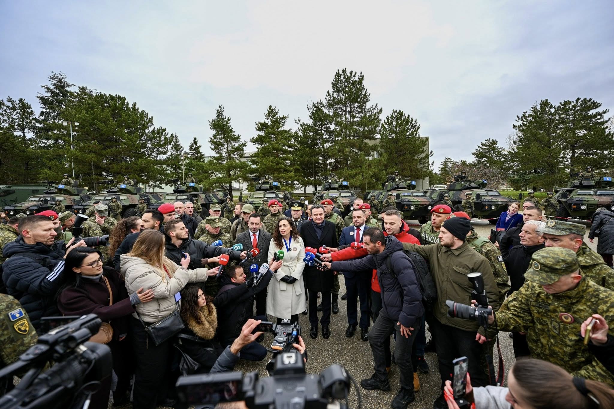 Presidentja Osmani Gëzuar Dita e Forcës! Dita e Ushtrisë sonë! -34