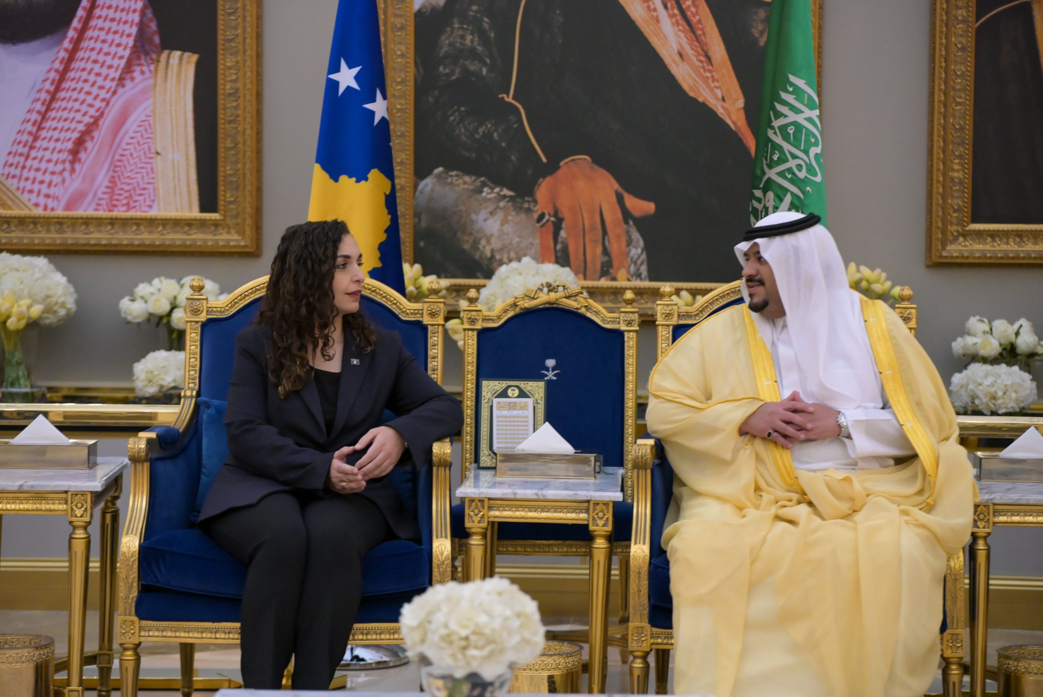 Presidentja Osmani arrin për vizitë pune në Riad, pritet me nderime ushtarake-4