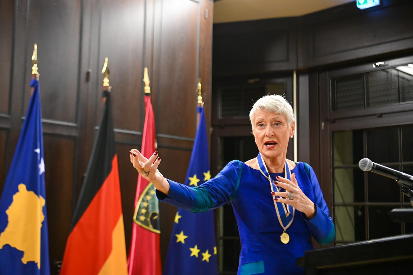 Presidentja Osmani ia dorëzoi Medaljen Presidenciale të Meritave znj. Marieluise Beck-10