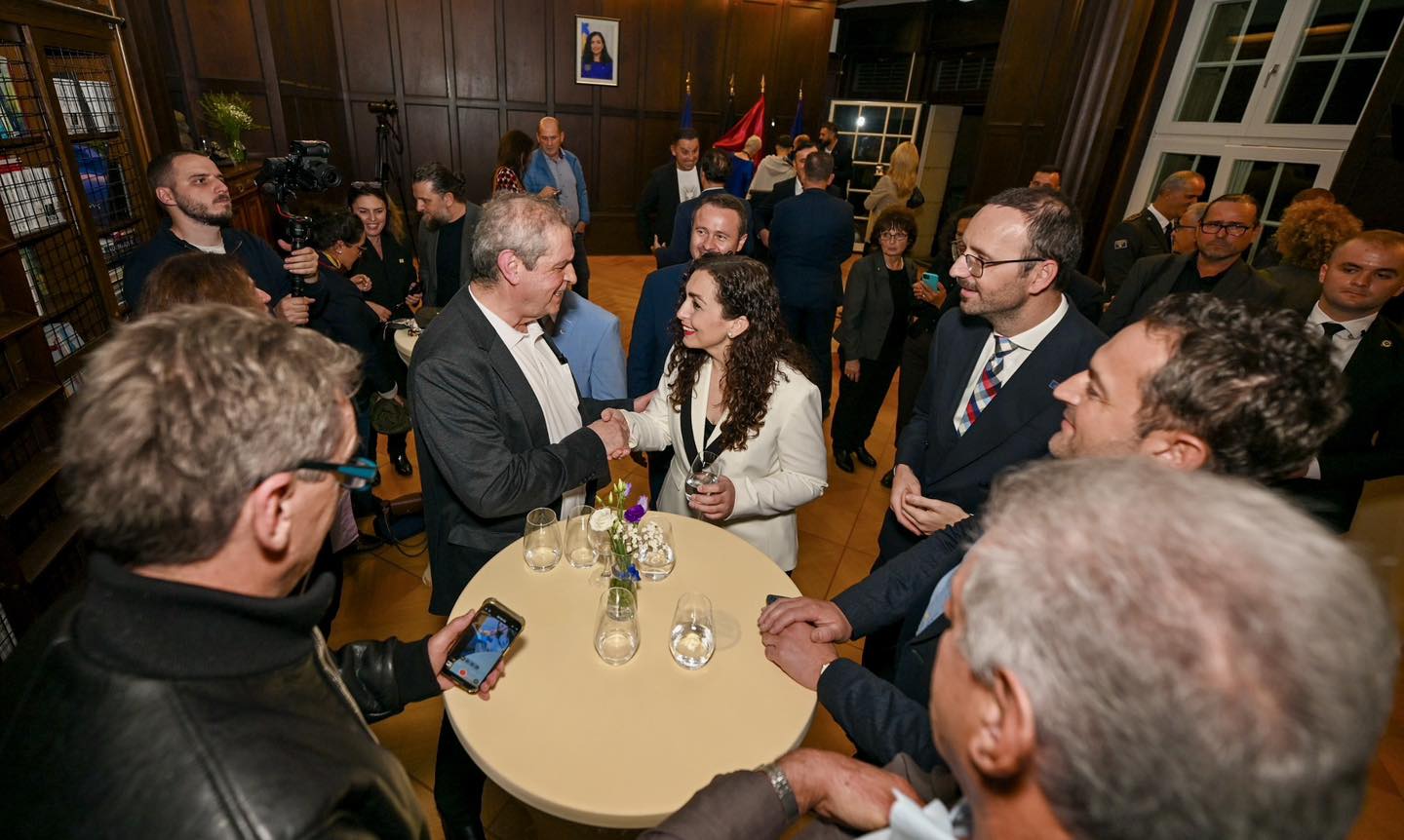 Presidentja Osmani ia dorëzoi Medaljen Presidenciale të Meritave znj. Marieluise Beck-11