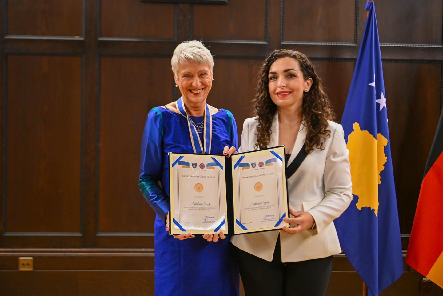 Presidentja Osmani ia dorëzoi Medaljen Presidenciale të Meritave znj. Marieluise Beck-14