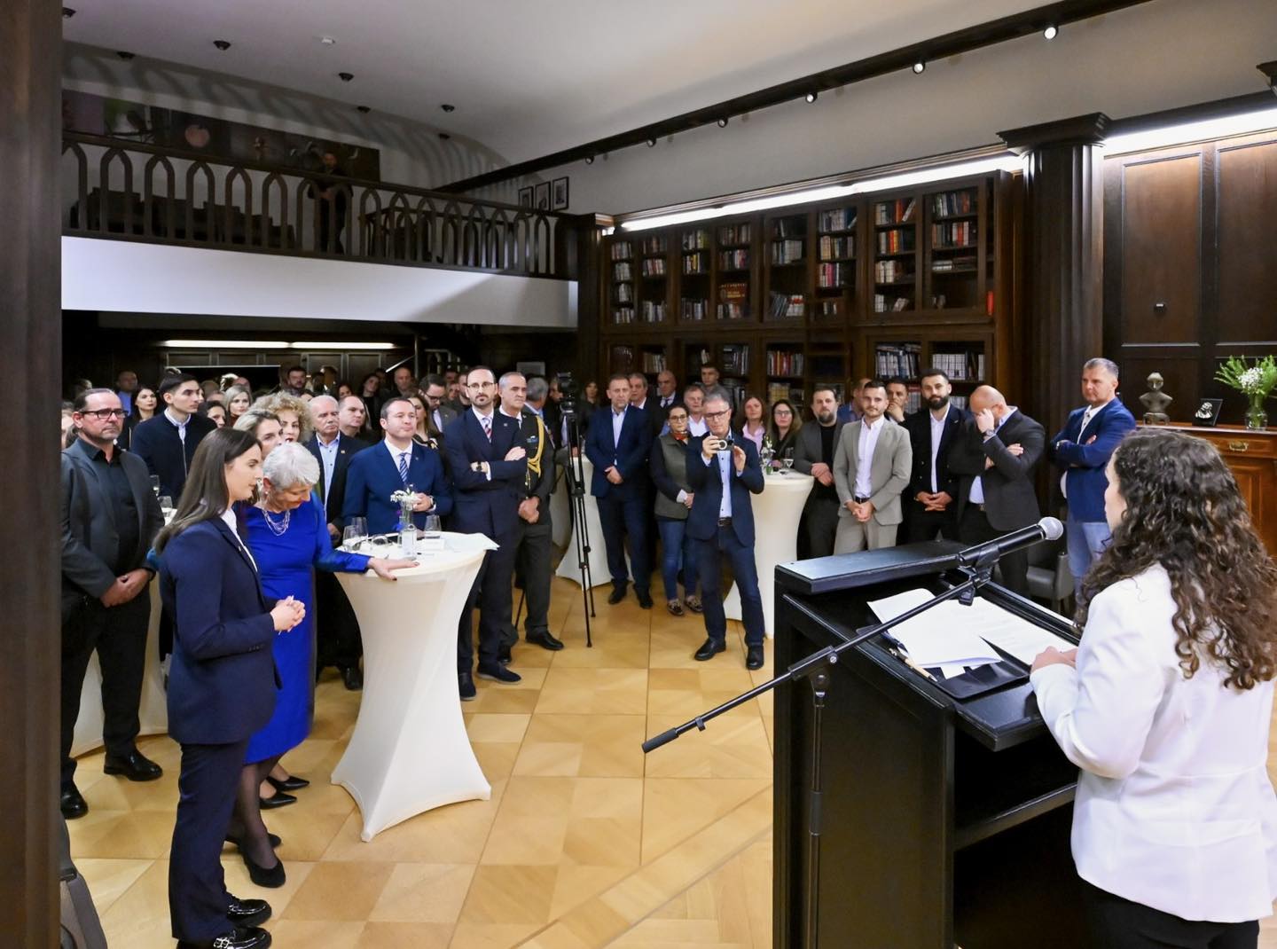 Presidentja Osmani ia dorëzoi Medaljen Presidenciale të Meritave znj. Marieluise Beck-15