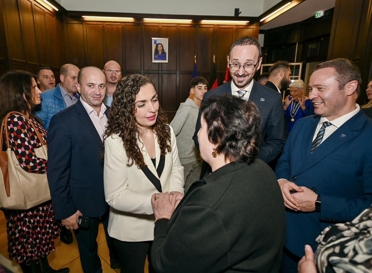 Presidentja Osmani ia dorëzoi Medaljen Presidenciale të Meritave znj. Marieluise Beck-8