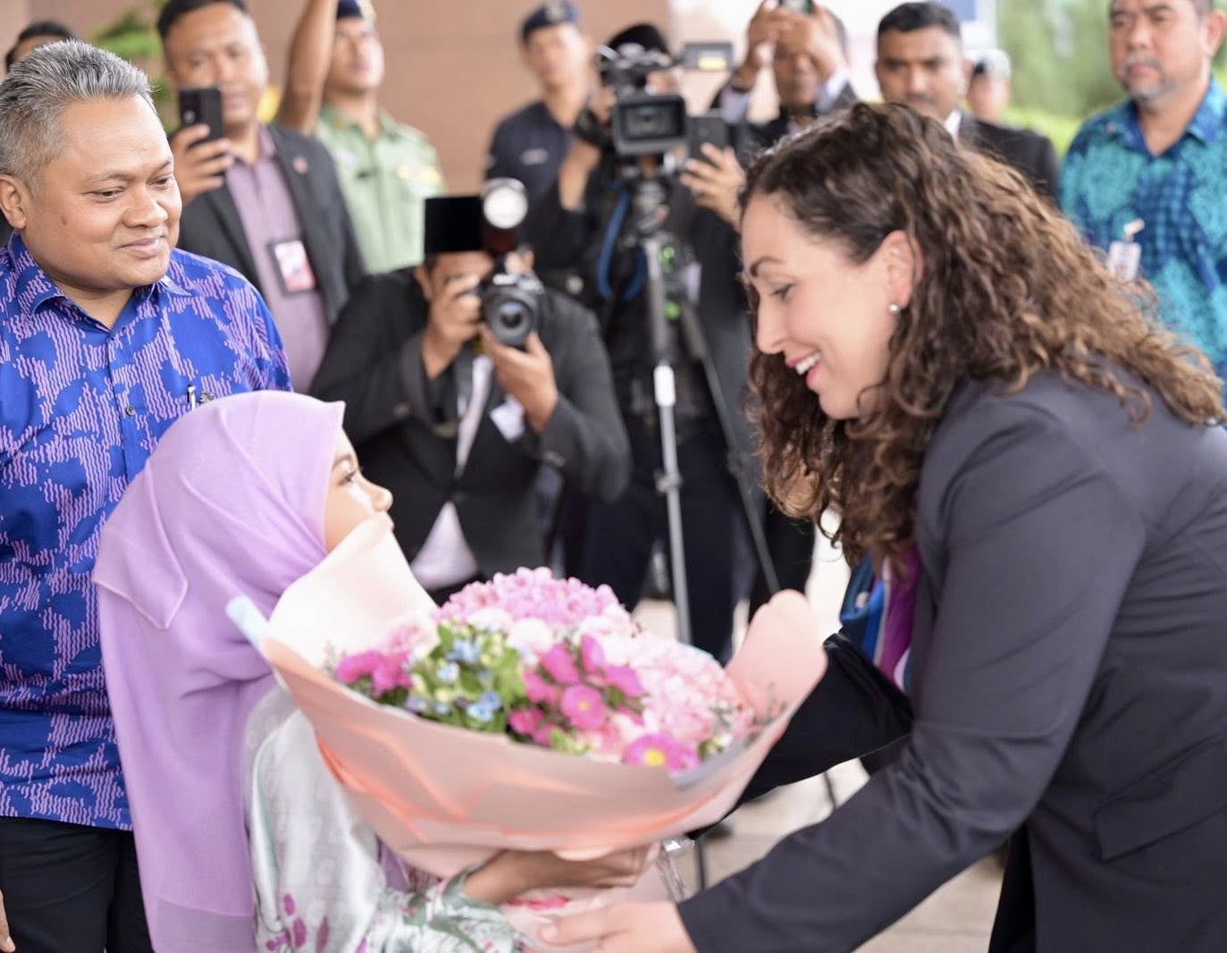 Presidentja Osmani, me ftesë të Kryeministrit Anwar Ibrahim, udhëtoi për vizitë zyrtare në Malejzi-2