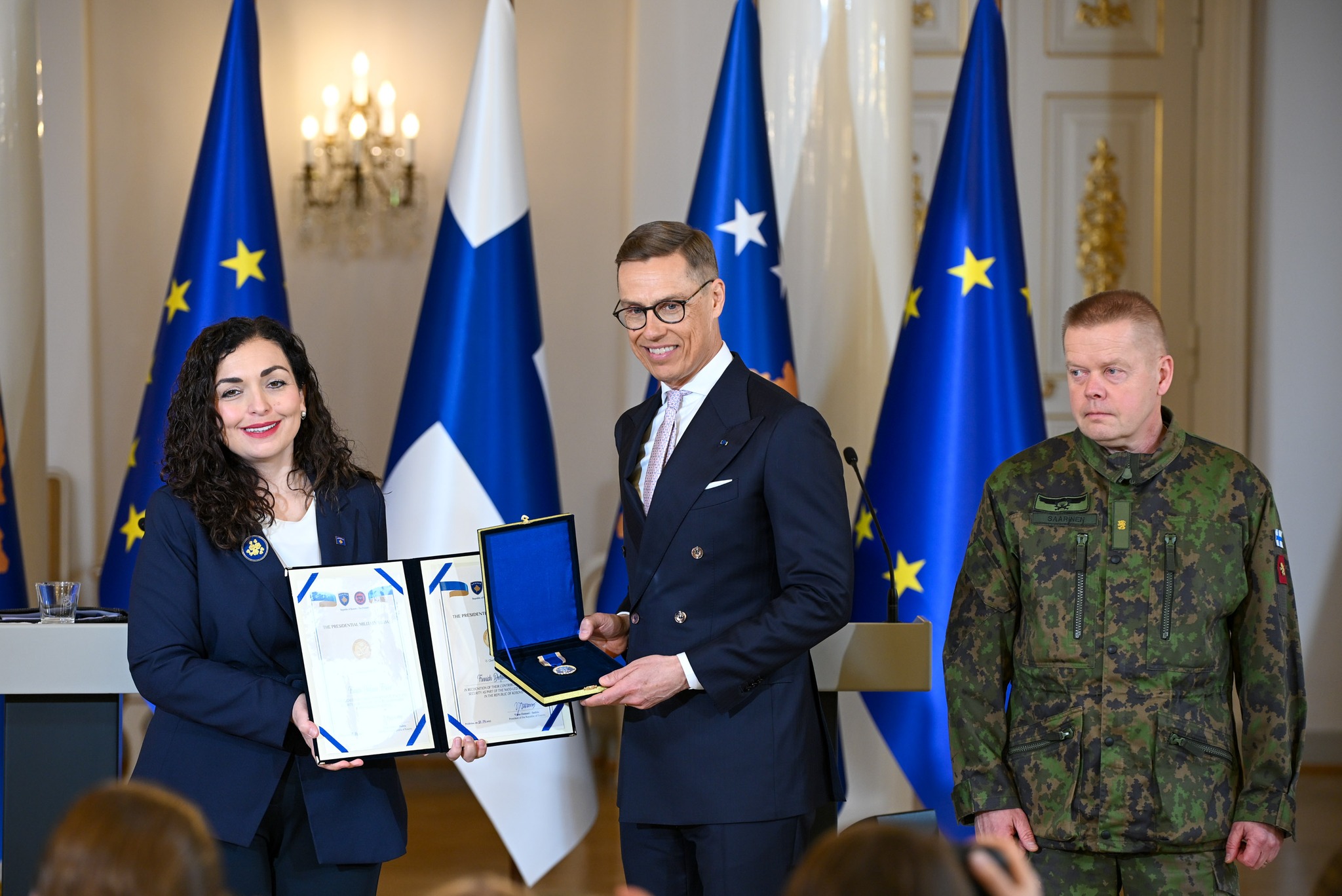 Presidentja Osmani ndau Medaljen Presidenciale Ushtarake për Forcat e Armatosura të Finlandës-2