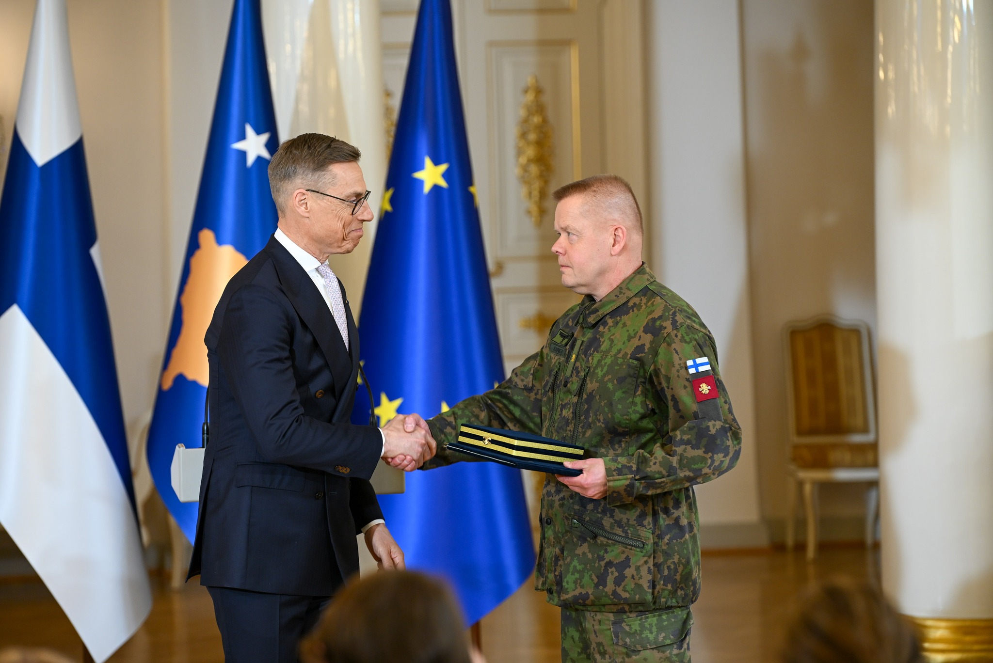 Presidentja Osmani ndau Medaljen Presidenciale Ushtarake për Forcat e Armatosura të Finlandës-5