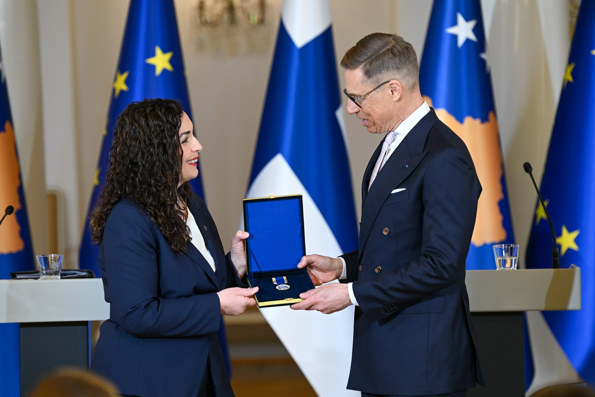 Presidentja Osmani ndau Medaljen Presidenciale Ushtarake për Forcat e Armatosura të Finlandës-6