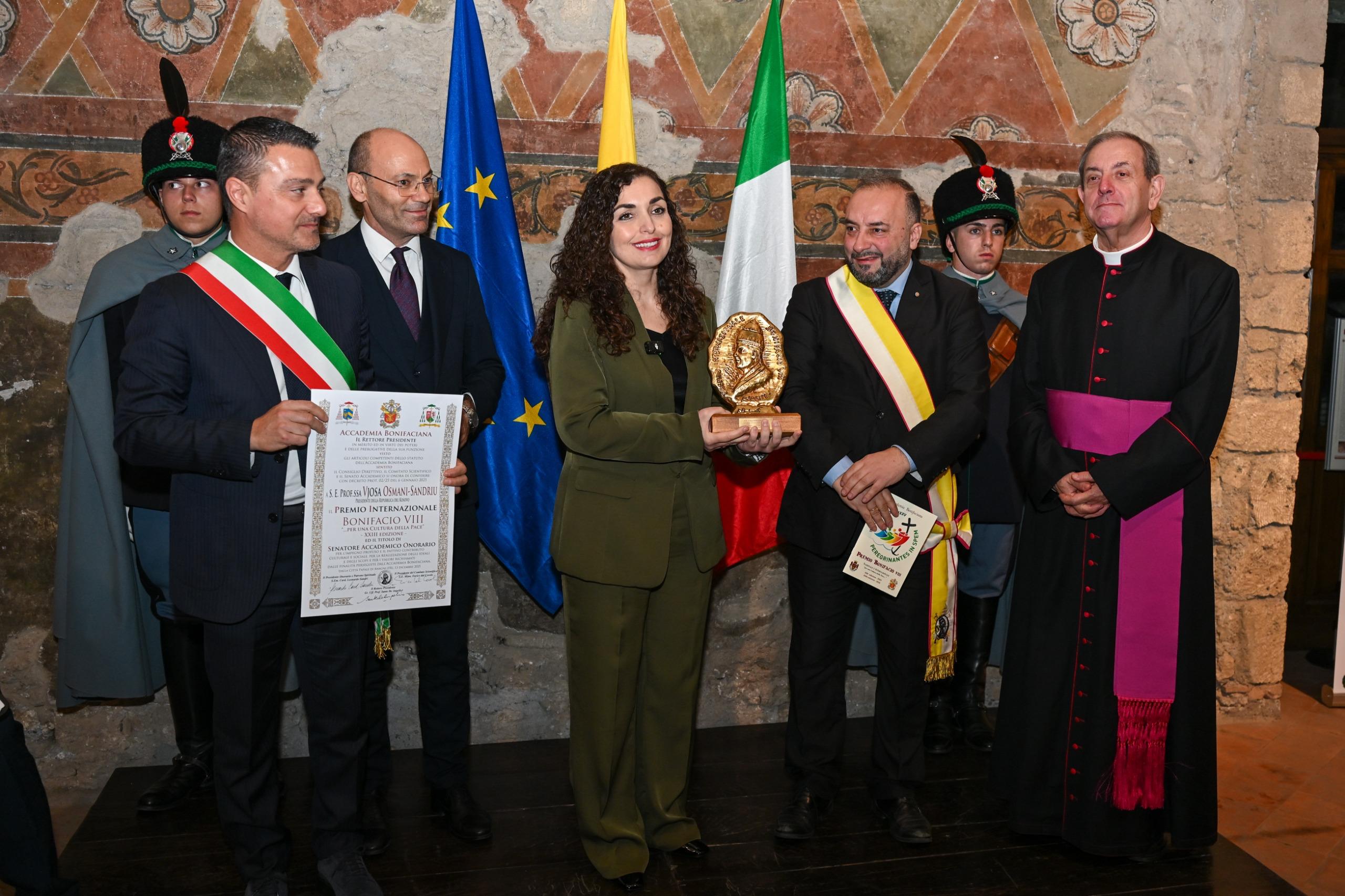 Presidentja Osmani nderohet me Çmimin Bonifacio VIII në Anagni-1