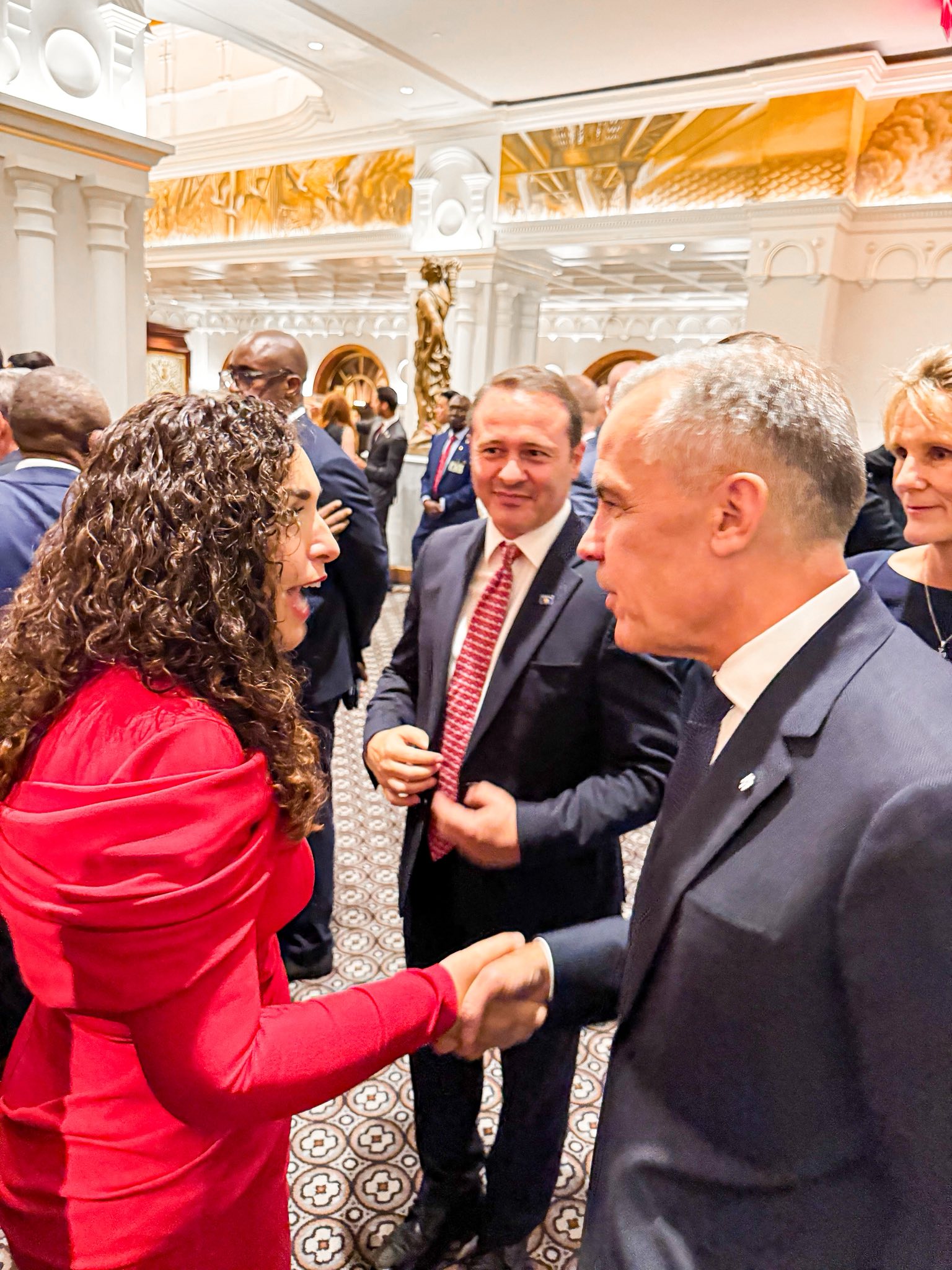 Presidentja Osmani në pritjen e Presidentit Trump në New York, krah liderëve të tjerë botërorë-4