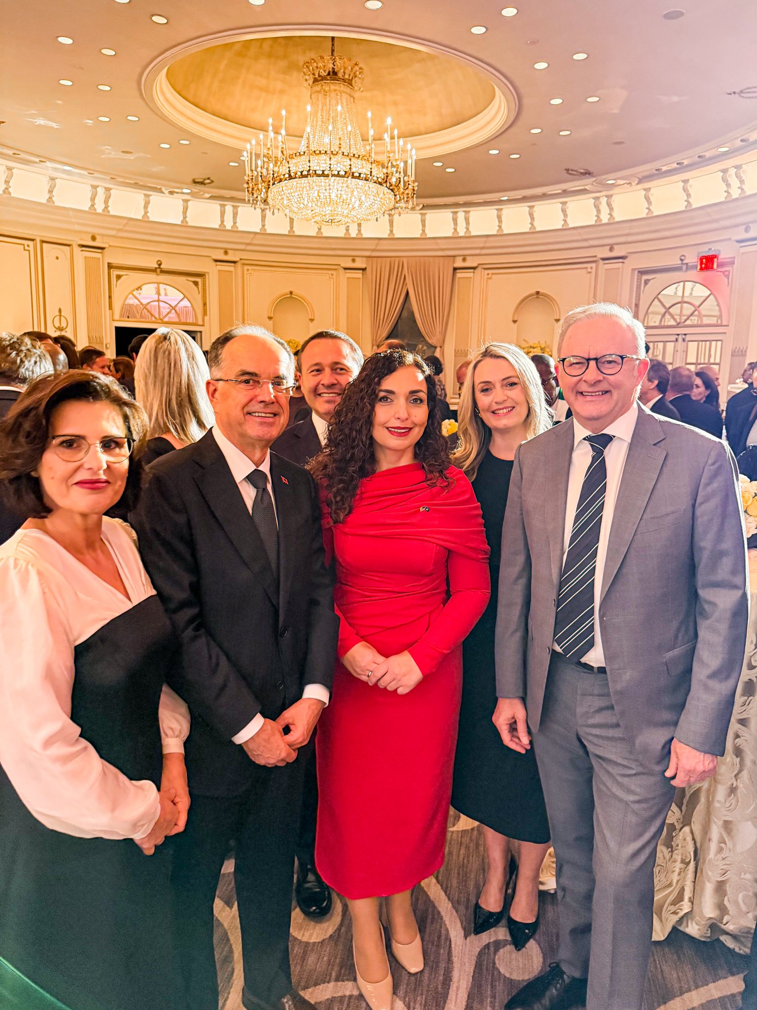 Presidentja Osmani në pritjen e Presidentit Trump në New York, krah liderëve të tjerë botërorë-7