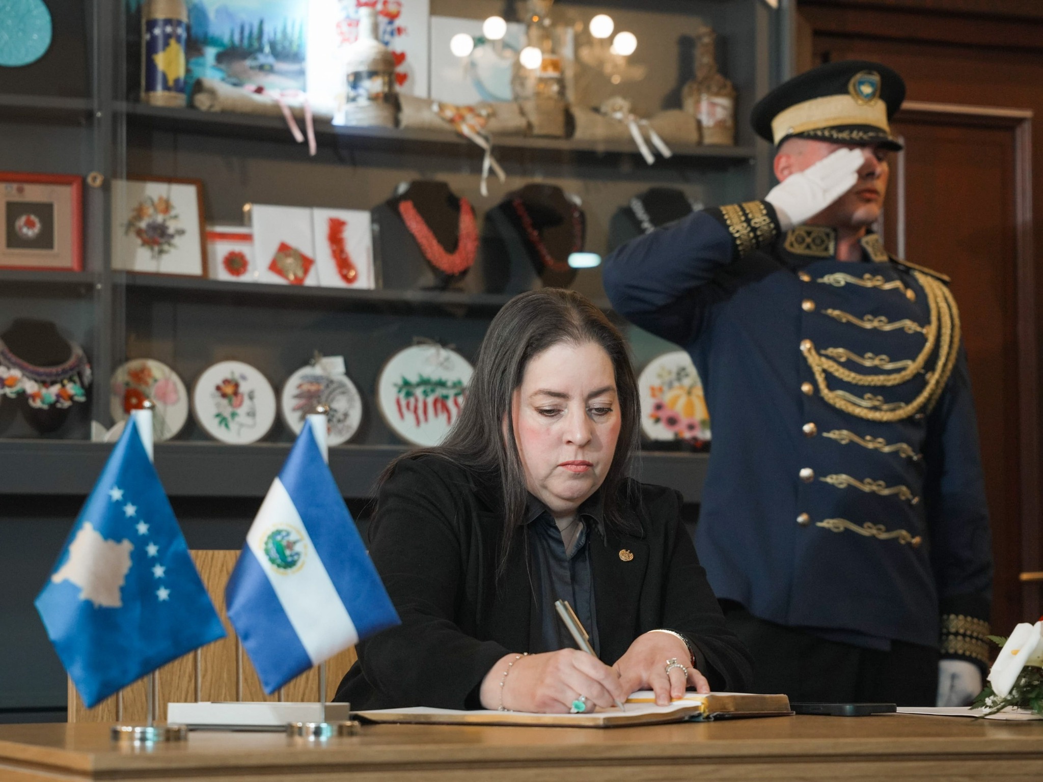 Presidentja Osmani pranoi letrat kredenciale nga Ambasadorja e re e El Salvadorit në Kosovë, Rhina Bardi -2