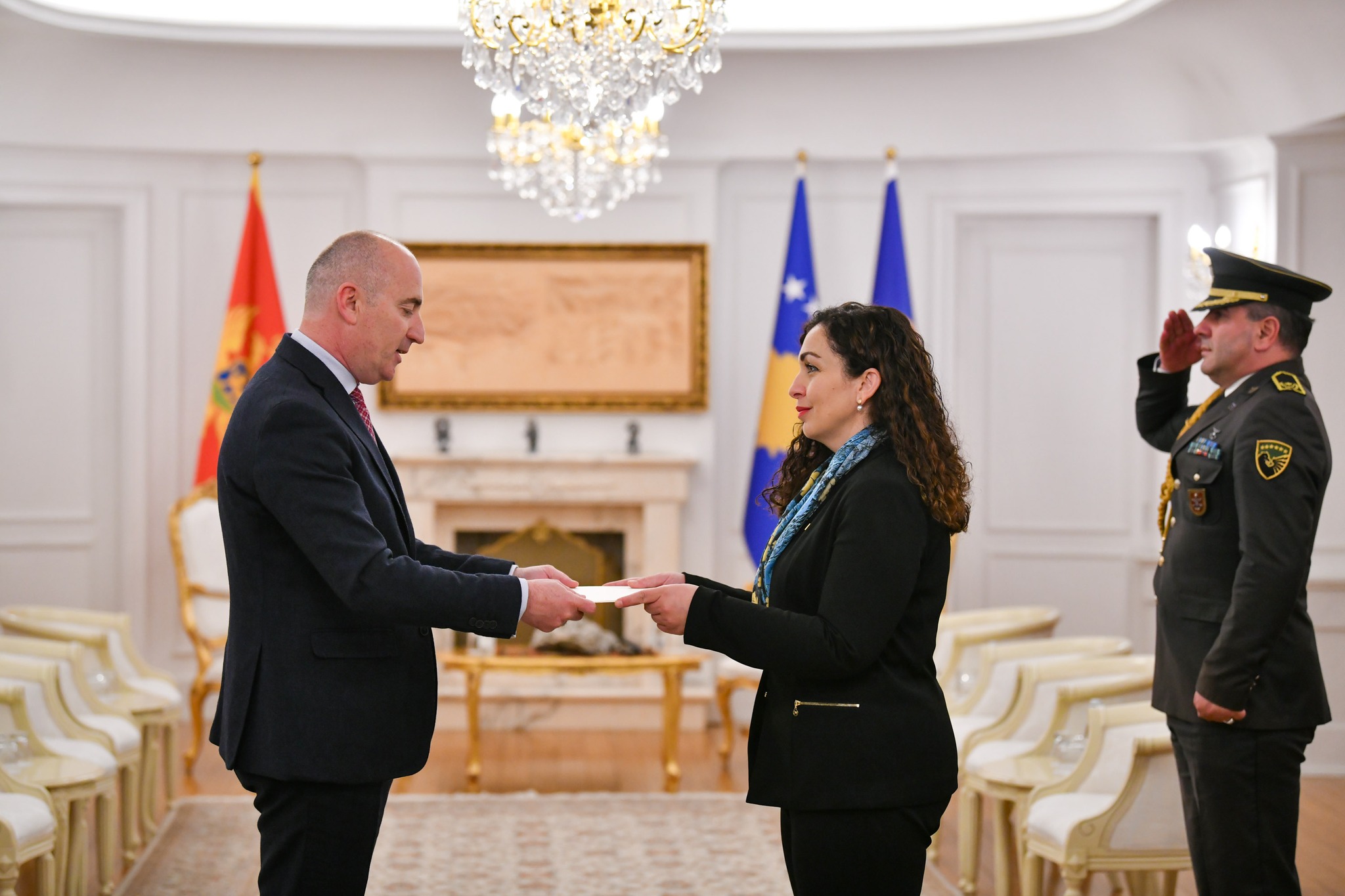 Presidentja Osmani pranoi letrat kredenciale nga ambasadori i ri i Malit të Zi, Bernard Çobaj-1
