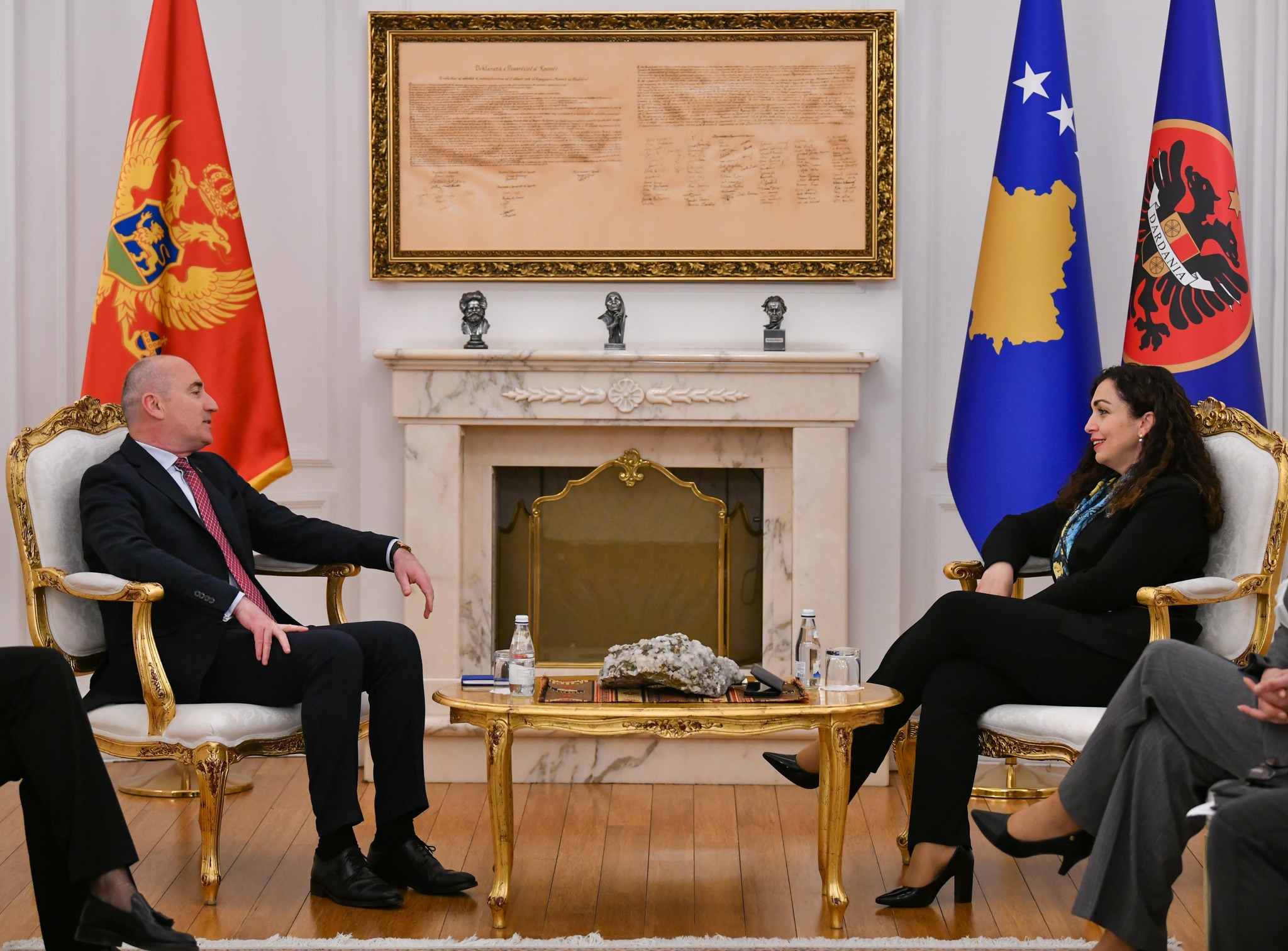 Presidentja Osmani pranoi letrat kredenciale nga ambasadori i ri i Malit të Zi, Bernard Çobaj-3