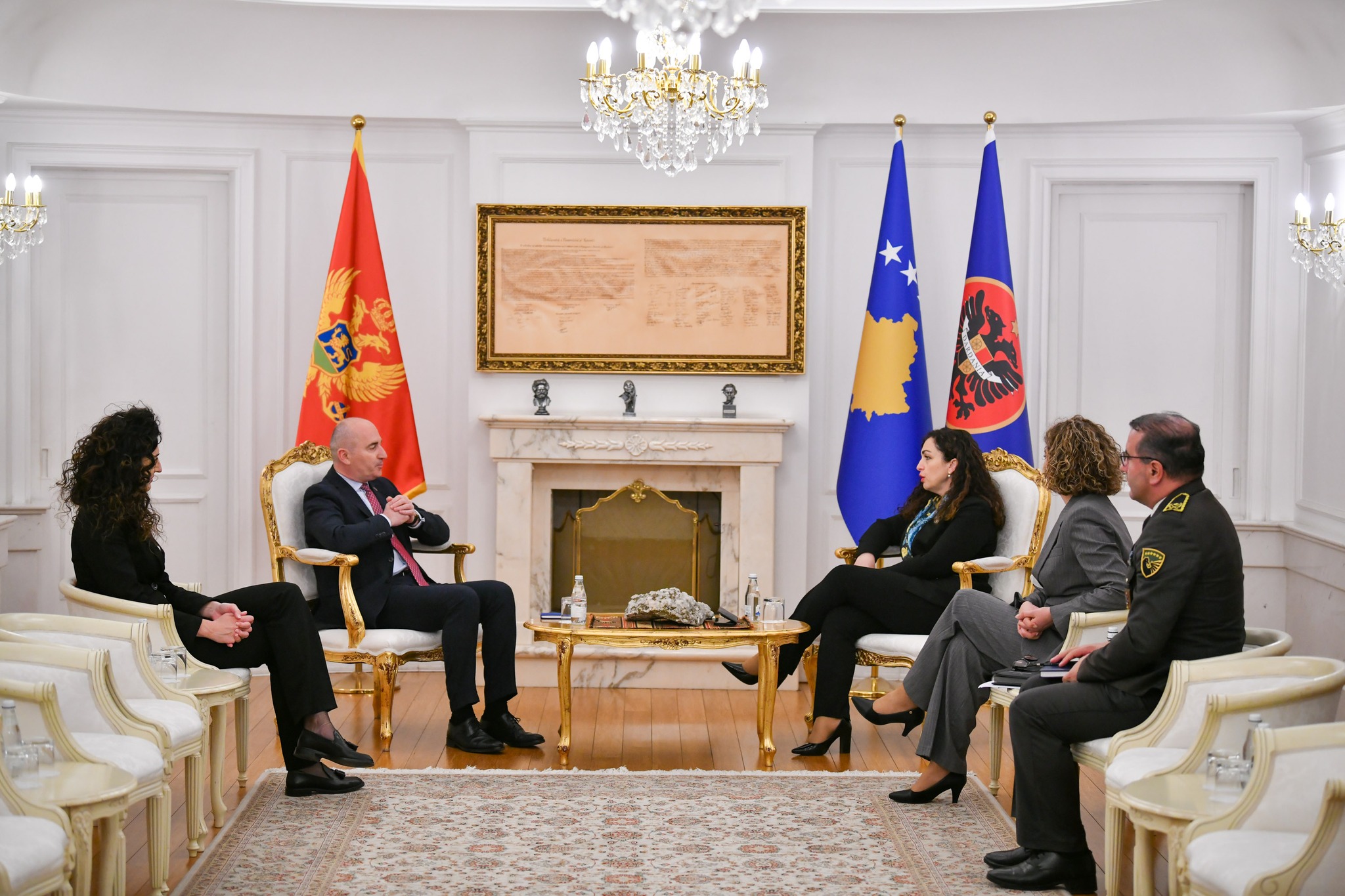 Presidentja Osmani pranoi letrat kredenciale nga ambasadori i ri i Malit të Zi, Bernard Çobaj-6