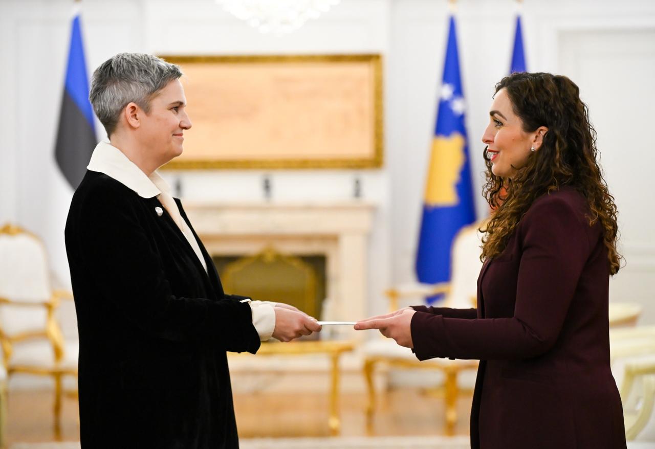 Presidentja Osmani pranoi letrat kredenciale të ambasadores së re të Estonisë në Kosovë, Karin Anna Maandi-1