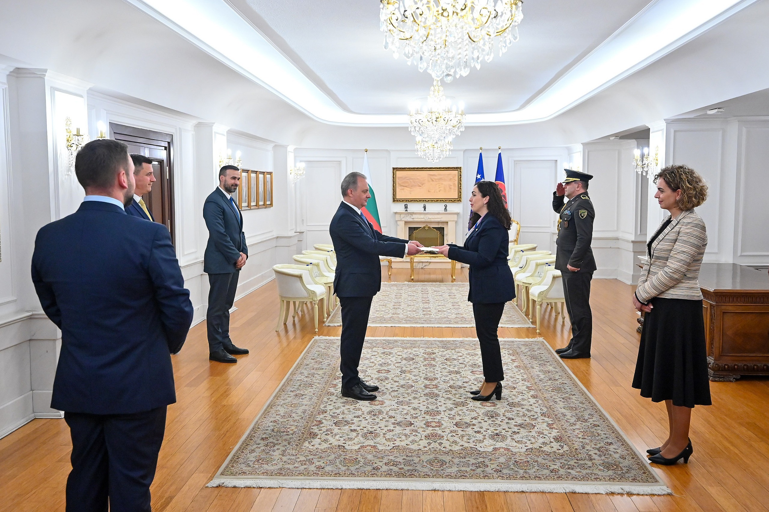 Presidentja Osmani pranoi letrat kredenciale të ambasadorit të ri të Bullgarisë në Kosovë, Hristo Kraevski-1