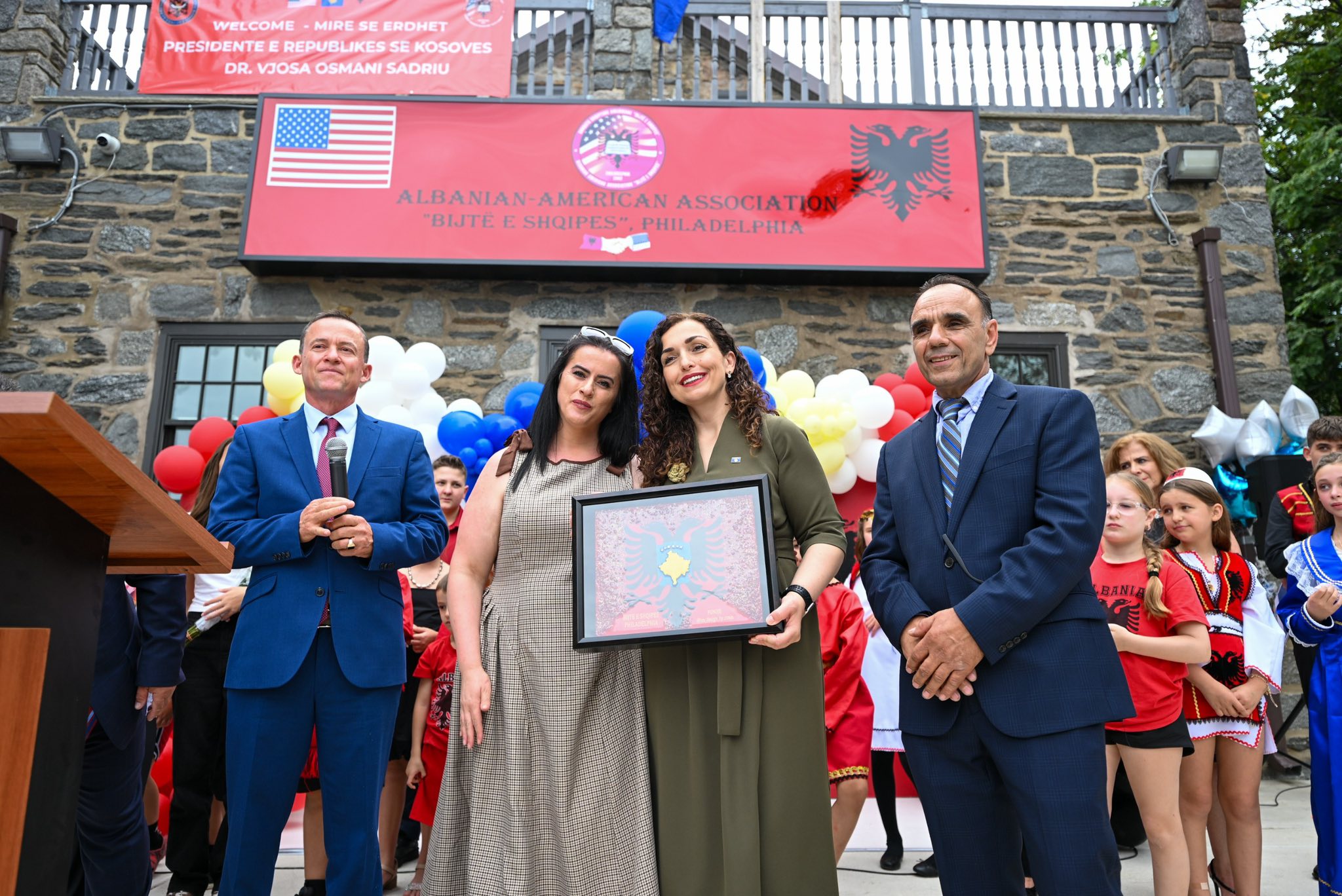 Presidentja Osmani pritet nga mërgata jonë në Philadelphia-16
