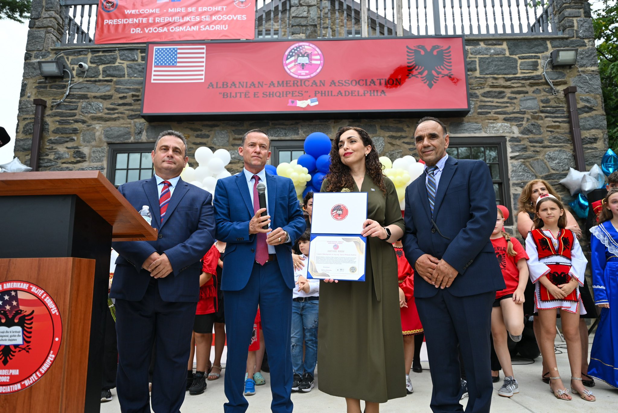 Presidentja Osmani pritet nga mërgata jonë në Philadelphia-21