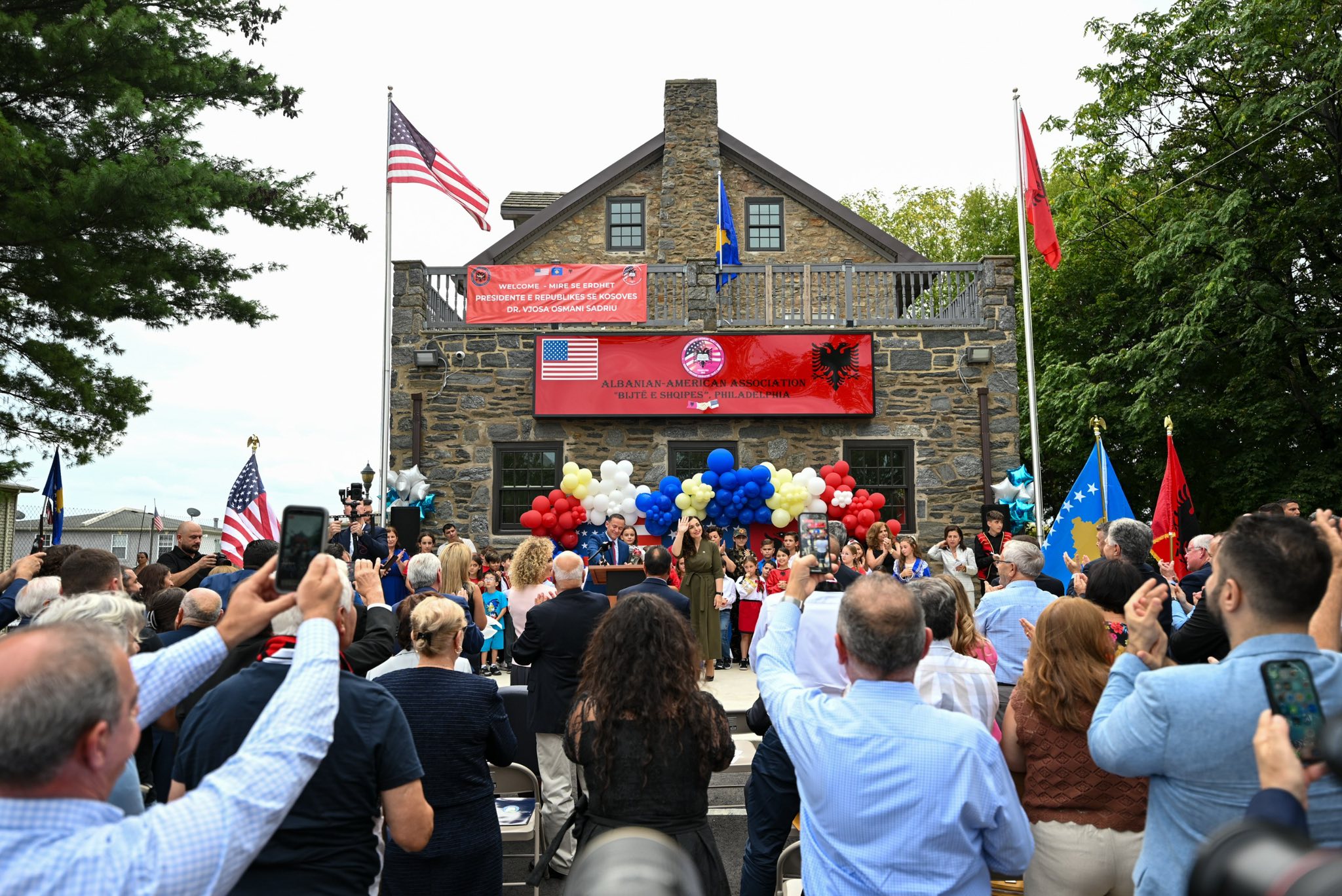 Presidentja Osmani pritet nga mërgata jonë në Philadelphia-23