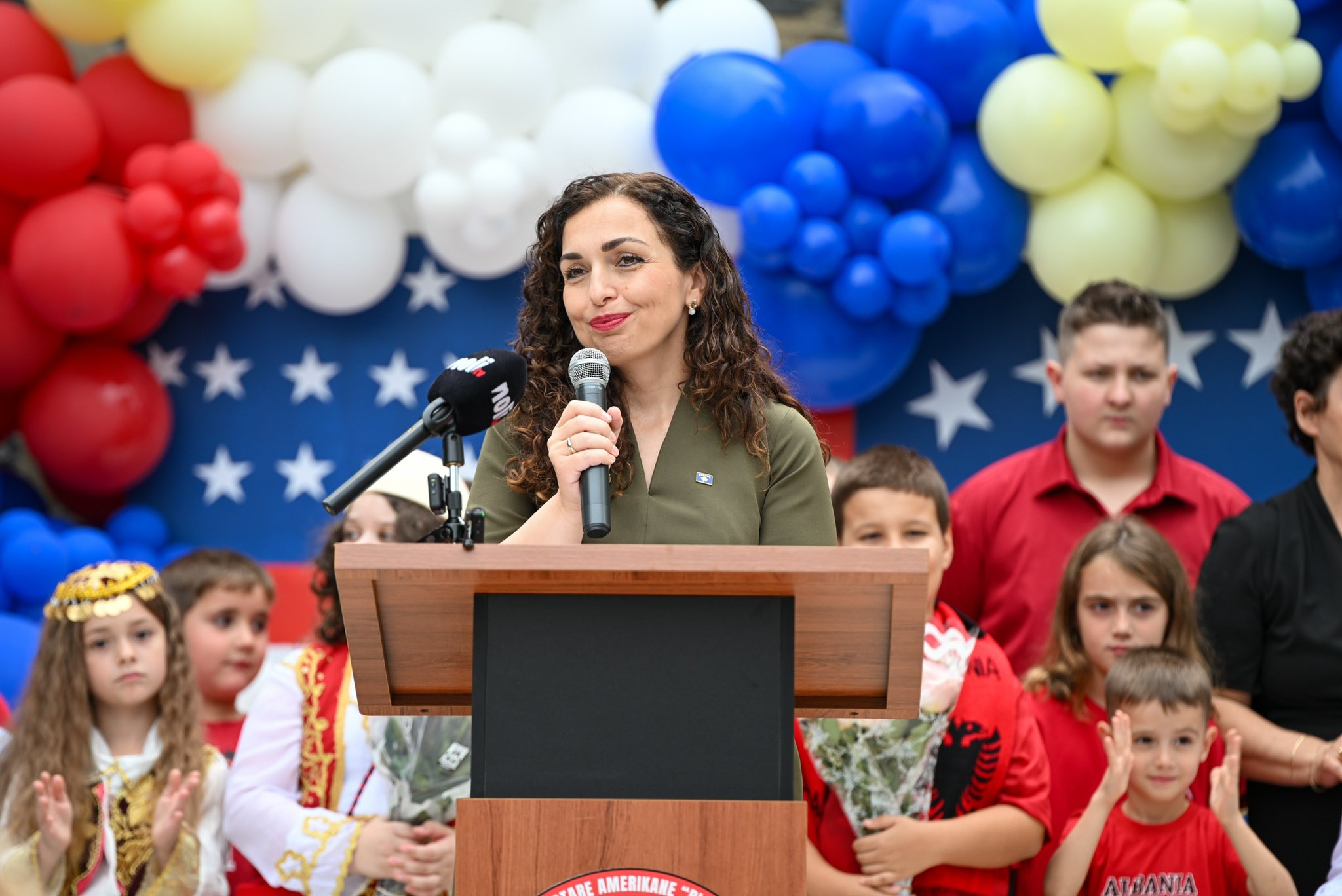 Presidentja Osmani pritet nga mërgata jonë në Philadelphia-27