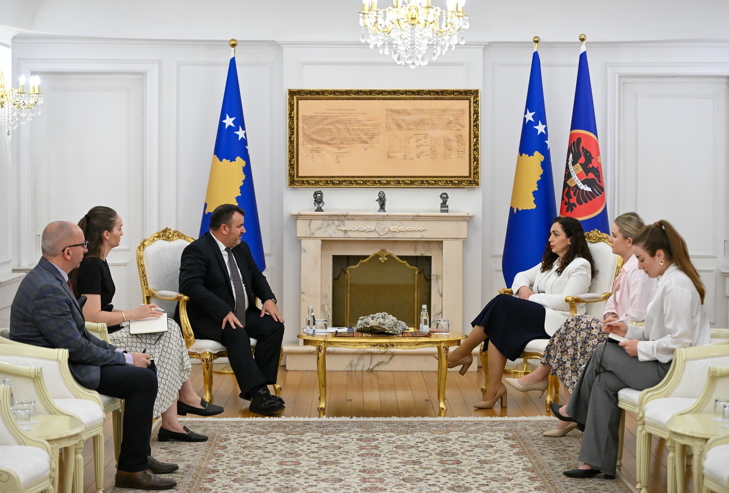 Presidentja Osmani priti në takim Avokatin e Popullit, z.Naim Qelaj-2