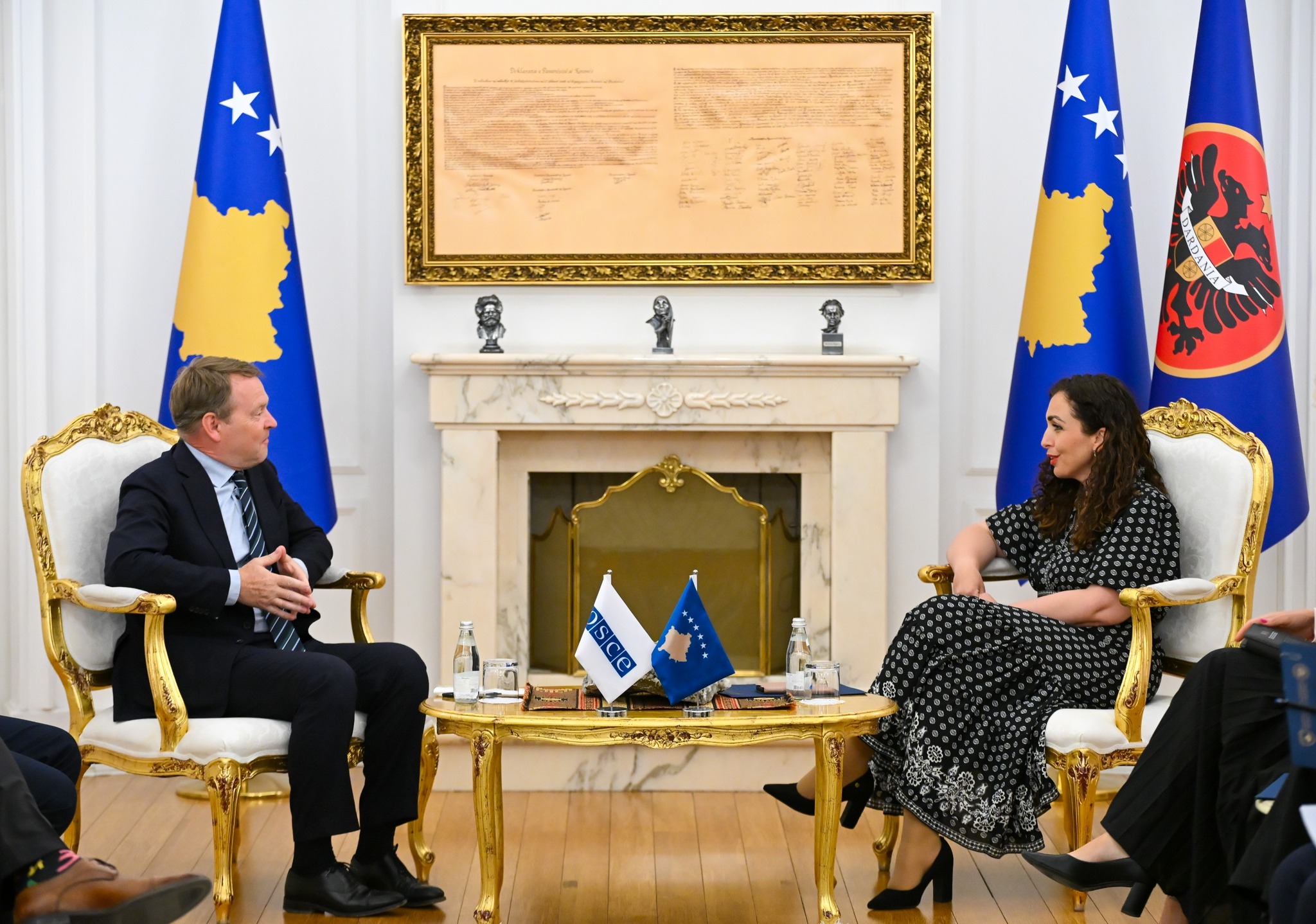 Presidentja Osmani priti në takim Komisionerin e Lartë të OSBE-së për Pakicat Kombëtare, Christophe Kamp-1