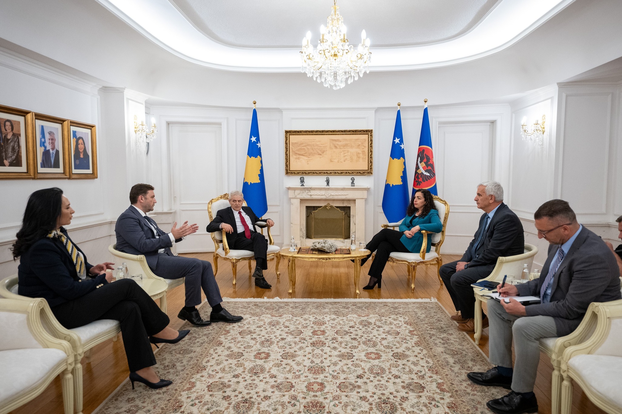 Presidentja Osmani priti në takim Kryetarin e BDI-së, z. Ali Ahmeti-2