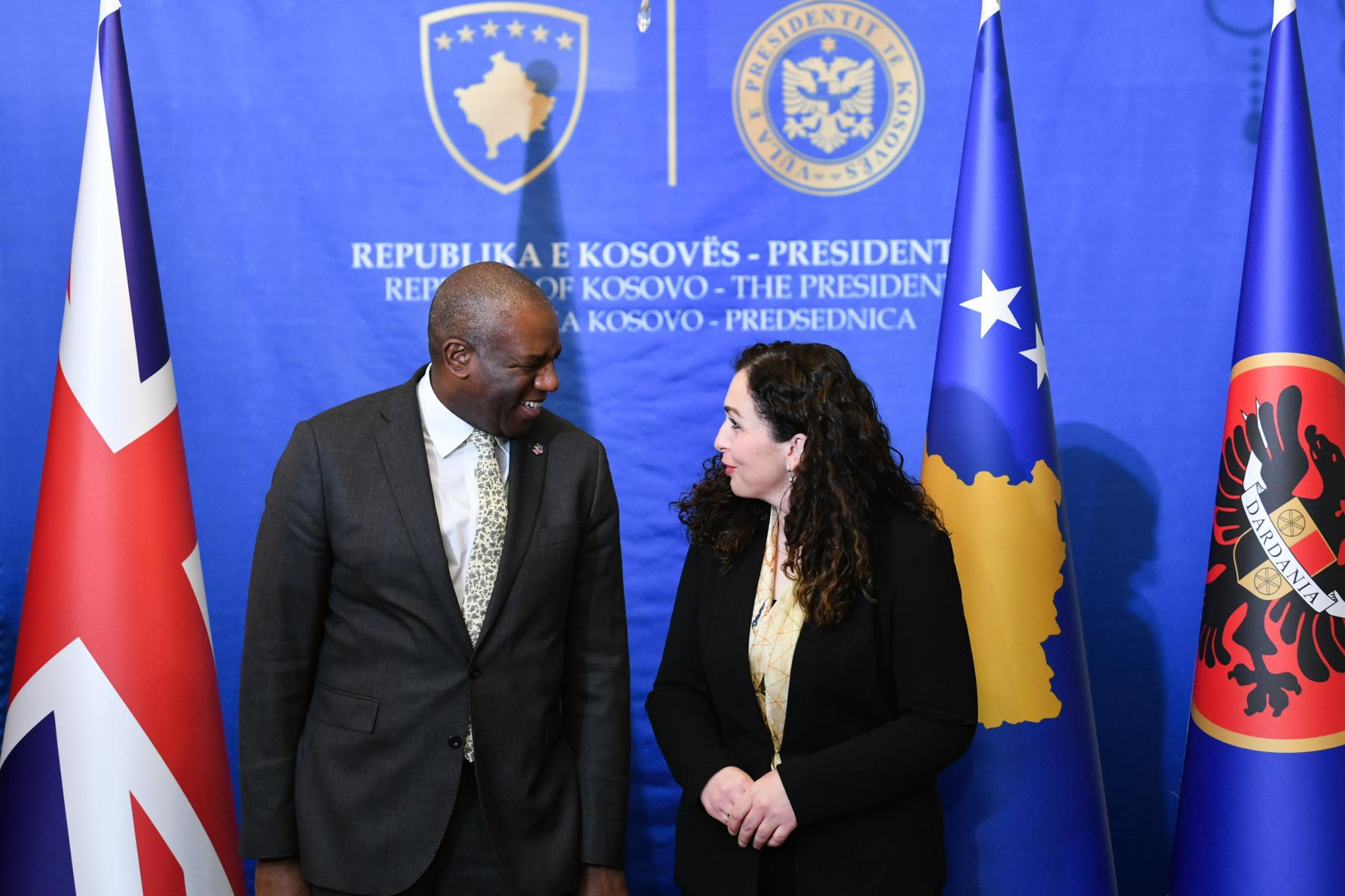 Presidentja Osmani priti në takim Sekretarin e Jashtëm të Mbretërisë së Bashkuar, David Lammy-10