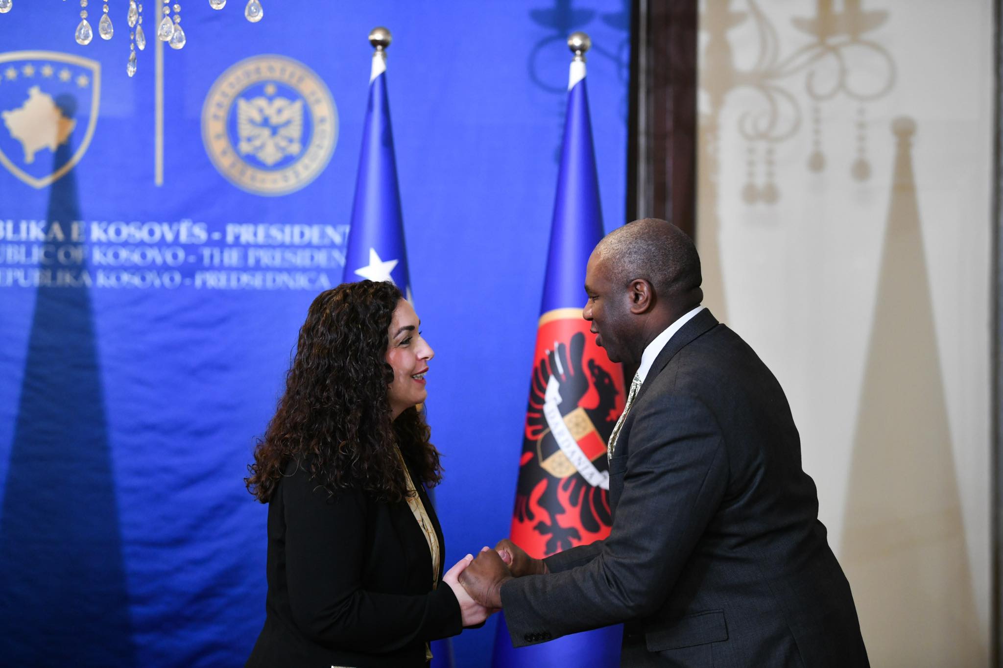 Presidentja Osmani priti në takim Sekretarin e Jashtëm të Mbretërisë së Bashkuar, David Lammy-11