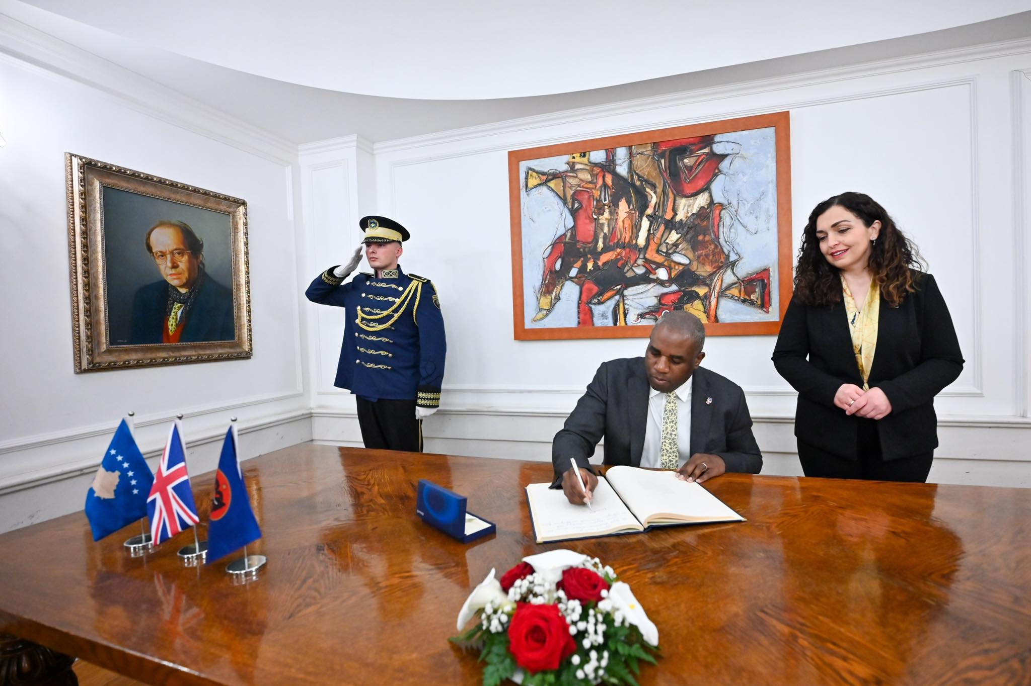 Presidentja Osmani priti në takim Sekretarin e Jashtëm të Mbretërisë së Bashkuar, David Lammy-4