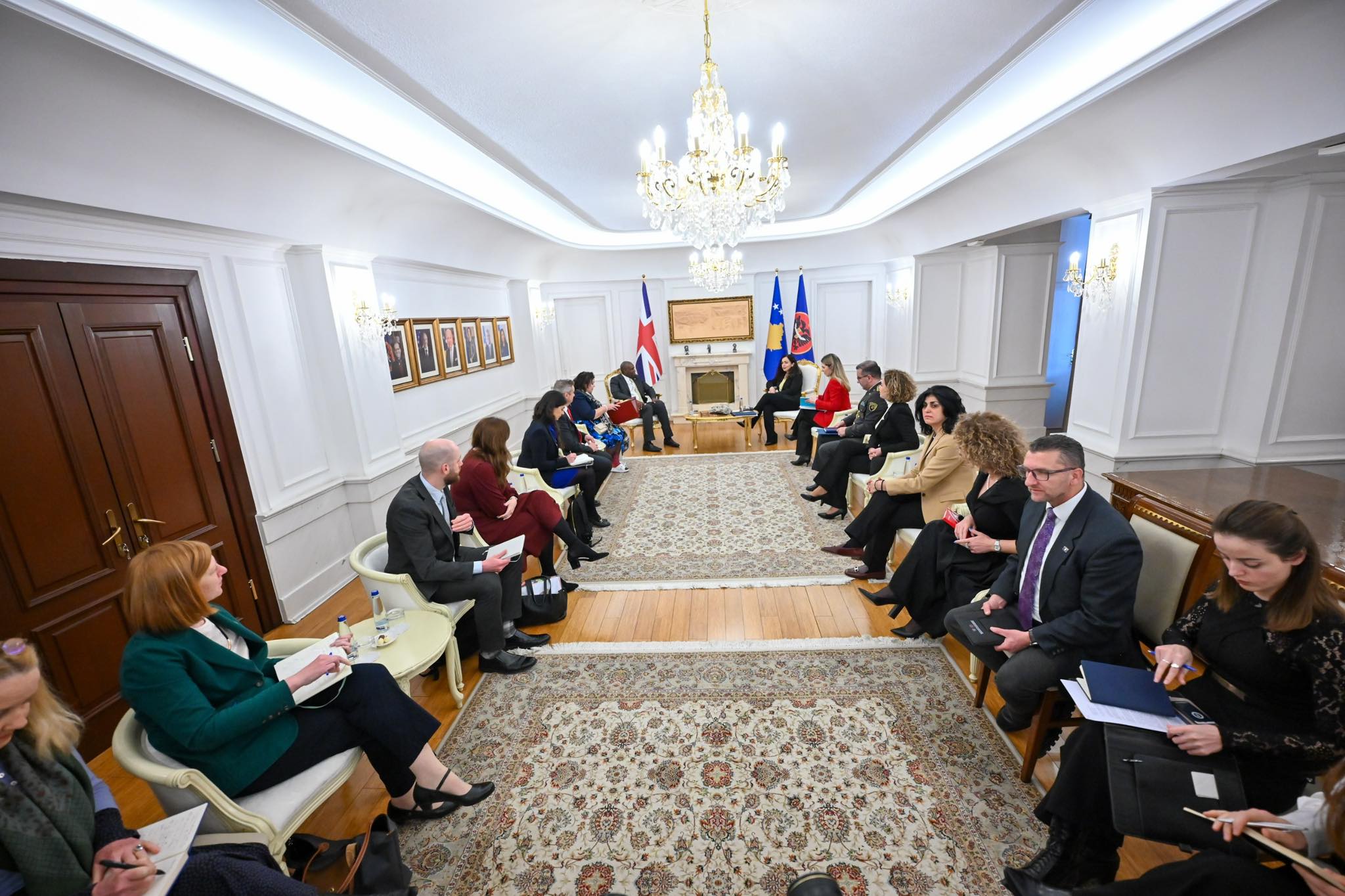 Presidentja Osmani priti në takim Sekretarin e Jashtëm të Mbretërisë së Bashkuar, David Lammy-6