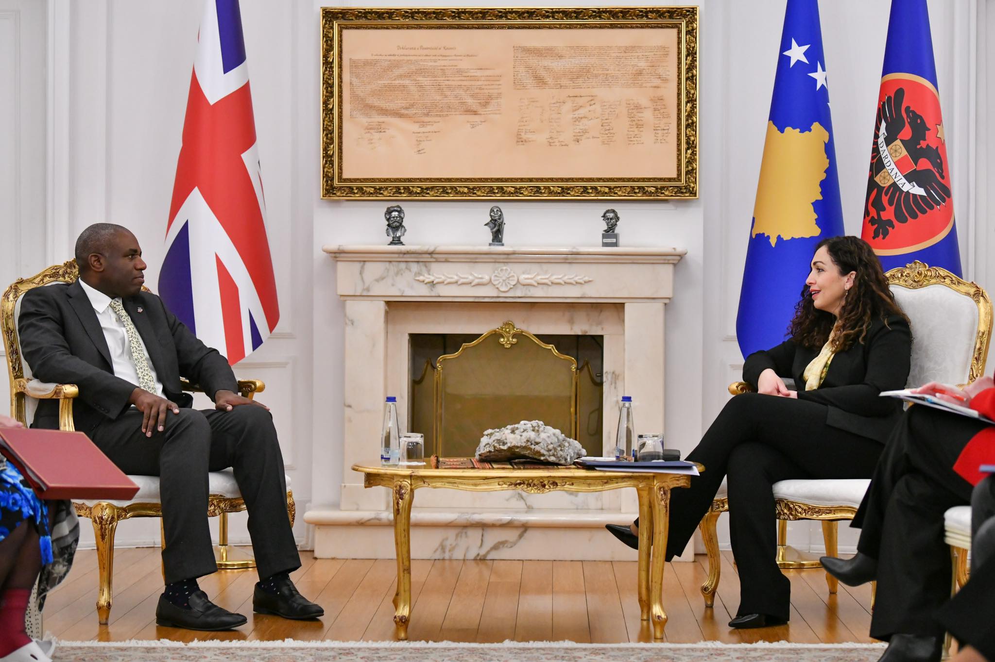Presidentja Osmani priti në takim Sekretarin e Jashtëm të Mbretërisë së Bashkuar, David Lammy-9