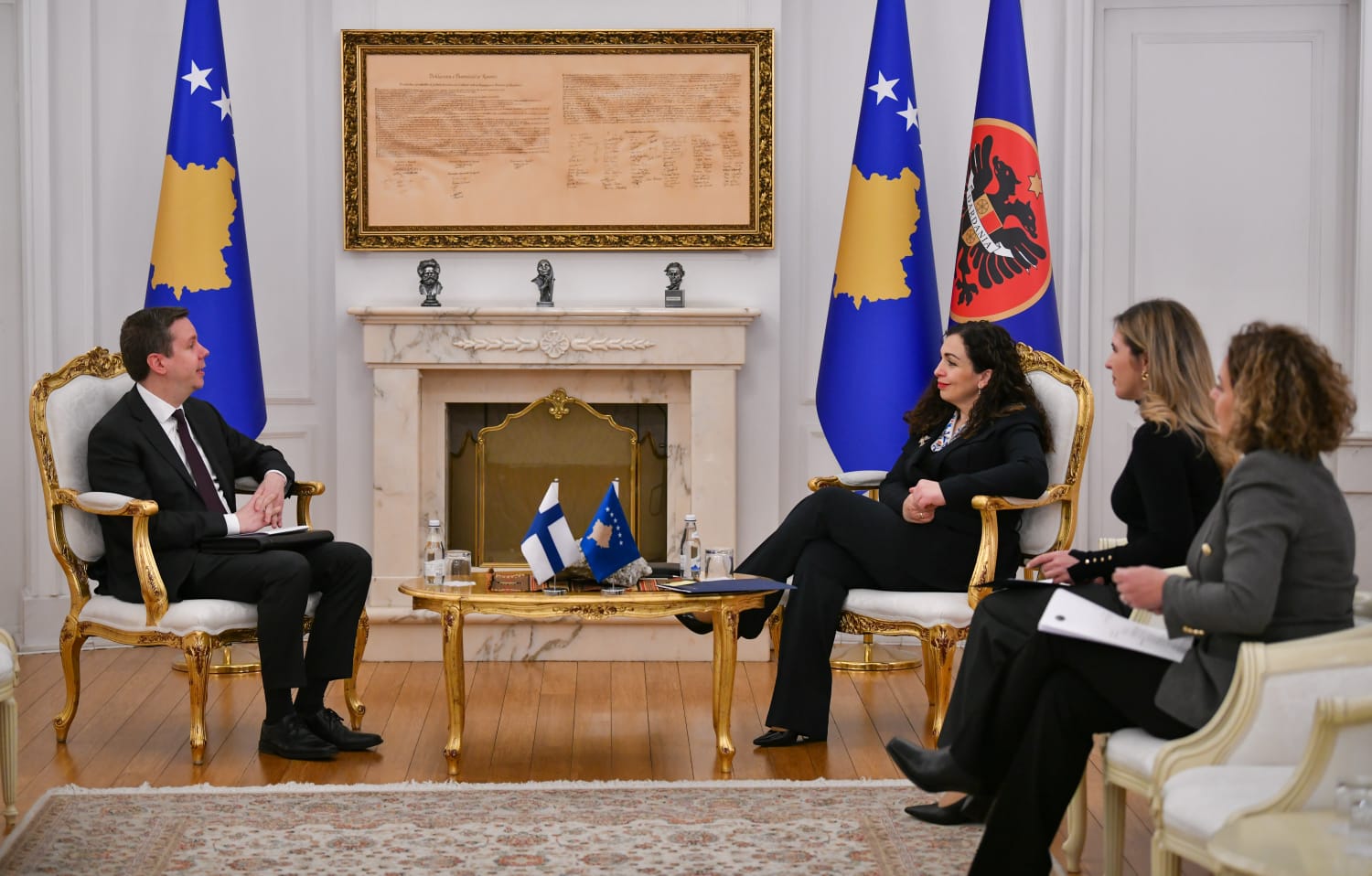 Presidentja Osmani priti në takim ambasadorin e Finlandës në Kosovë, z. Matti Nissinen-1