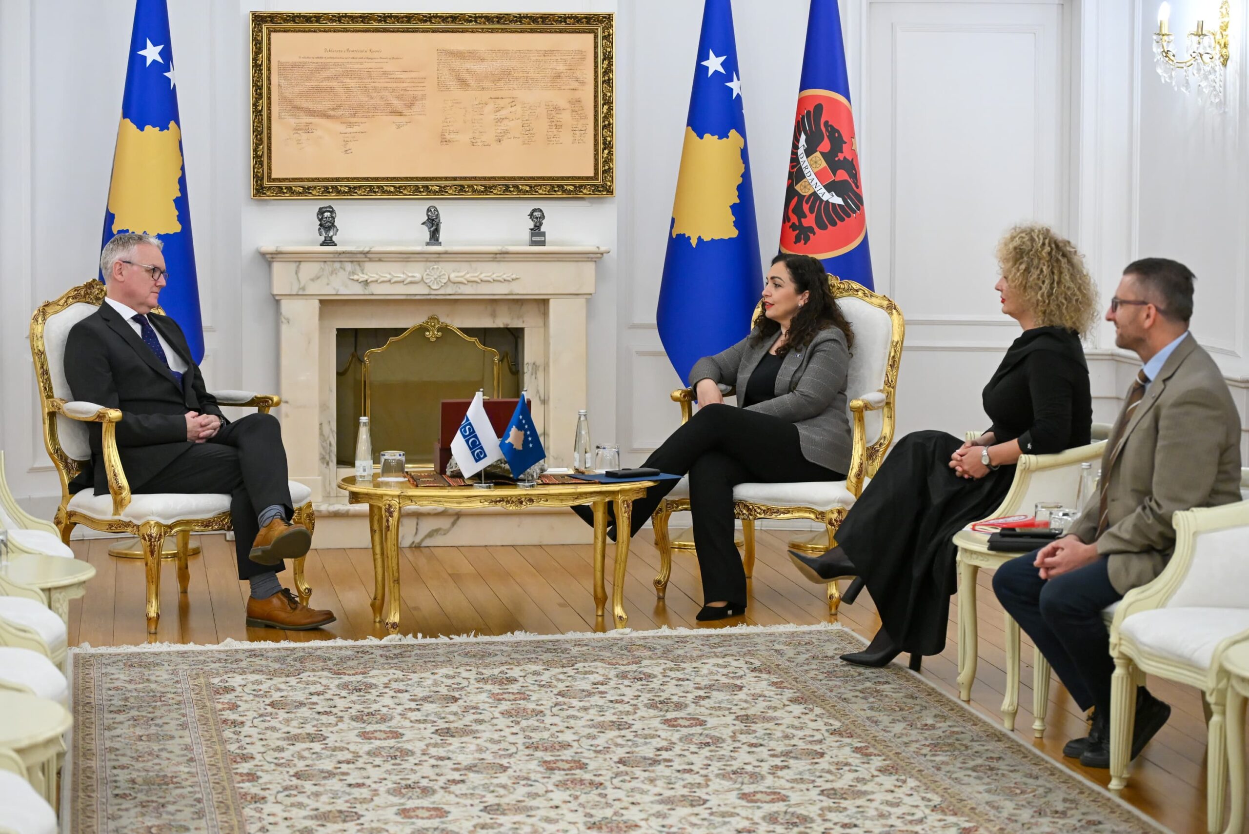 Presidentja Osmani priti në takim ambasadorin e ri të OSBE-së në Kosovë, Gerard McGurk-1