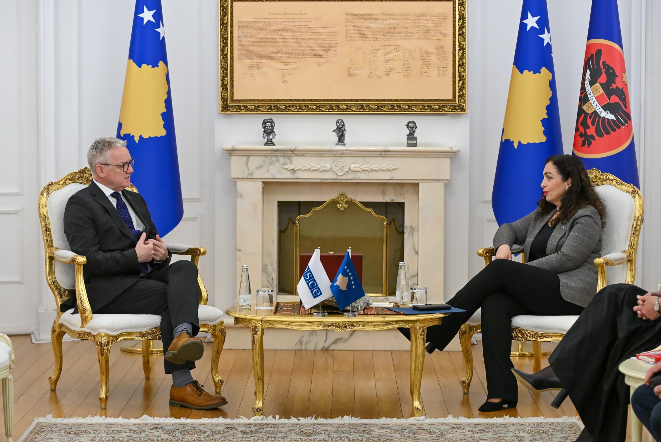 Presidentja Osmani priti në takim ambasadorin e ri të OSBE-së në Kosovë, Gerard McGurk-3