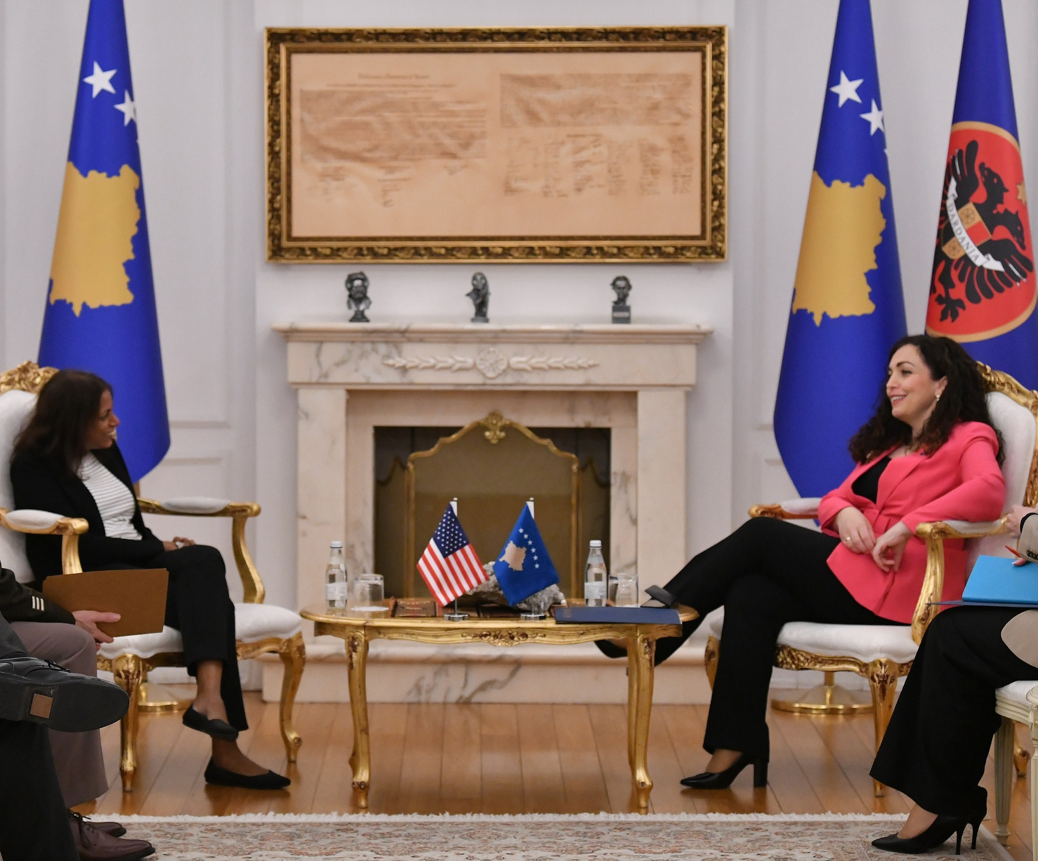 Presidentja Osmani priti në takim të ngarkuarën me punë të Ambasadës së SHBA-ve, znj. Anu Pratipatti-0
