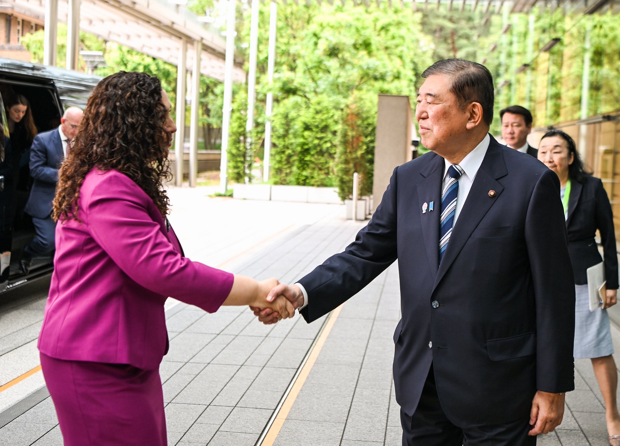 Presidentja Osmani takoi Kryeministrin japonez Shigeru Ishiba-4
