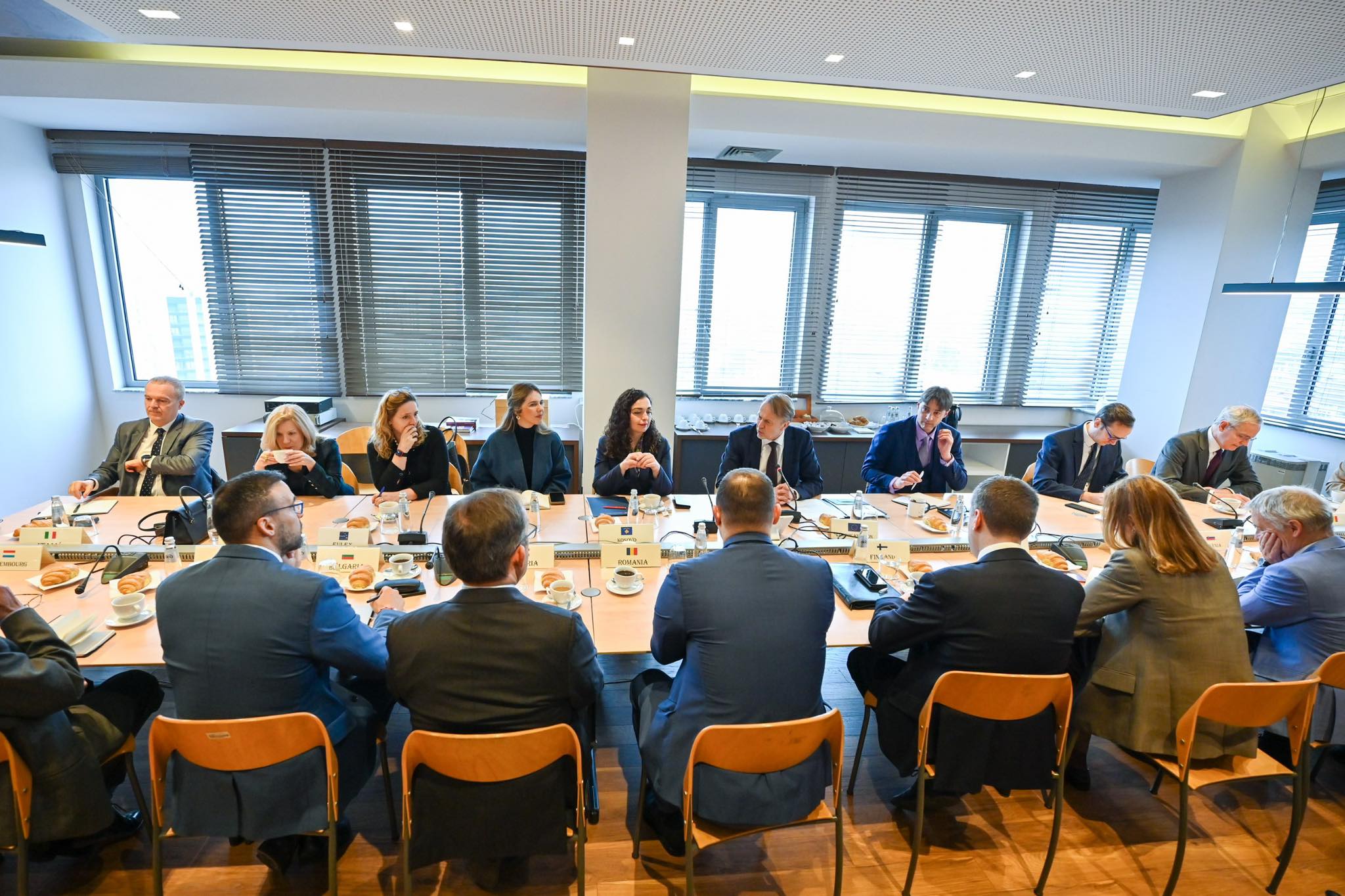 Presidentja Osmani takoi ambasadoret e vendeve te BE-se-1