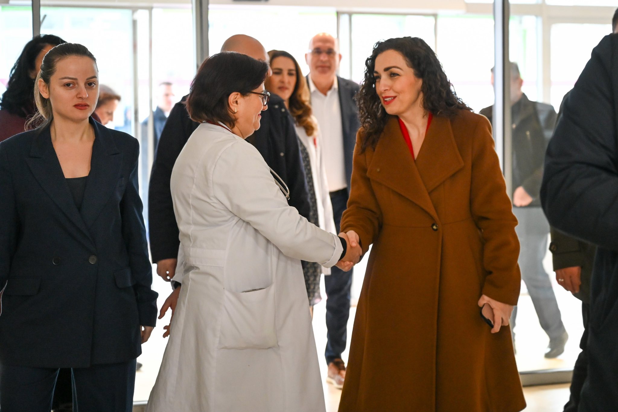 Presidentja Osmani vizitoi fëmijët në repartin e hemato-onkologjisë në Klinikën e Pediatrisë-19