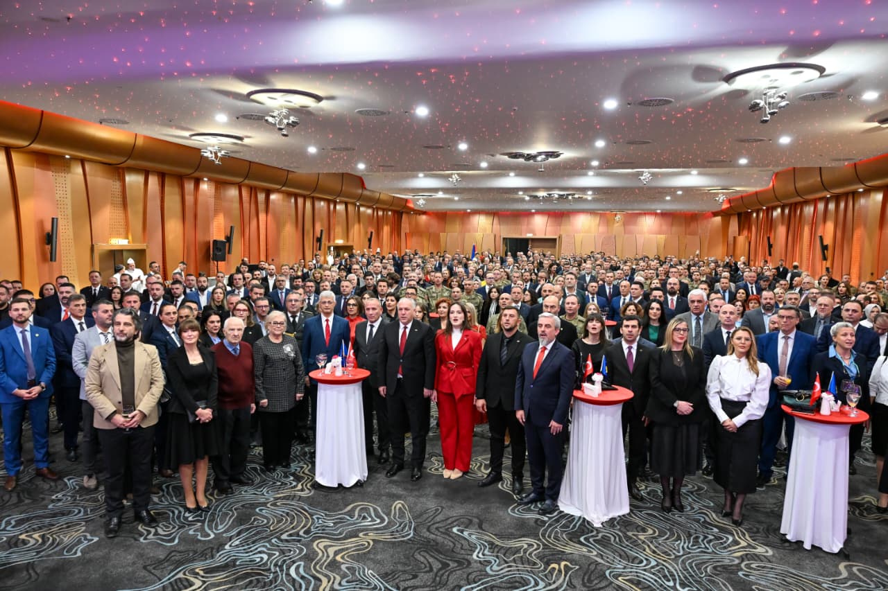 Presidentja Shiroka Pula mori pjesë në ceremoninë e shënimit të 103-vjetorit të Republikës së Turqisë-7