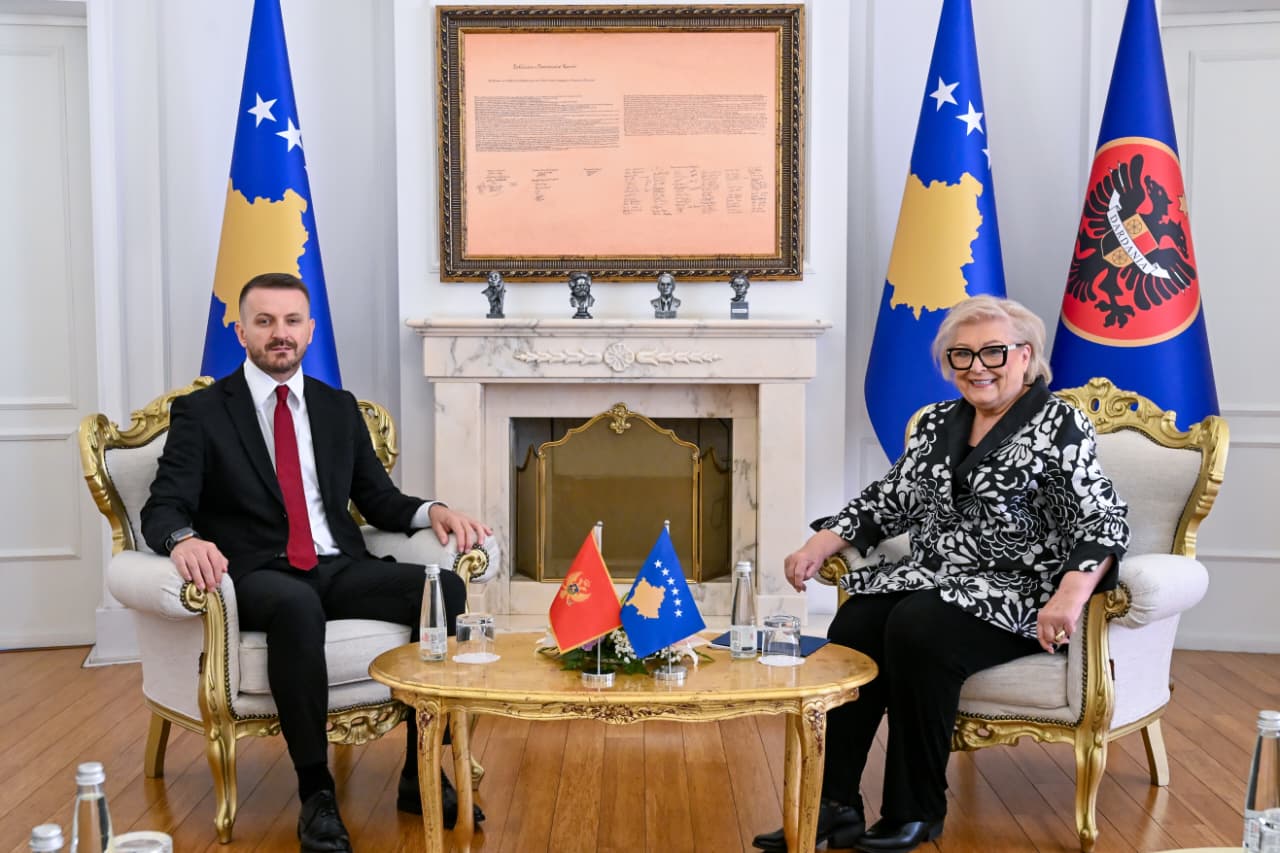Presidentja Shiroka Pula priti në takim ministrin e Administratës Publike të Malit të Zi, Marash Dukaj-1