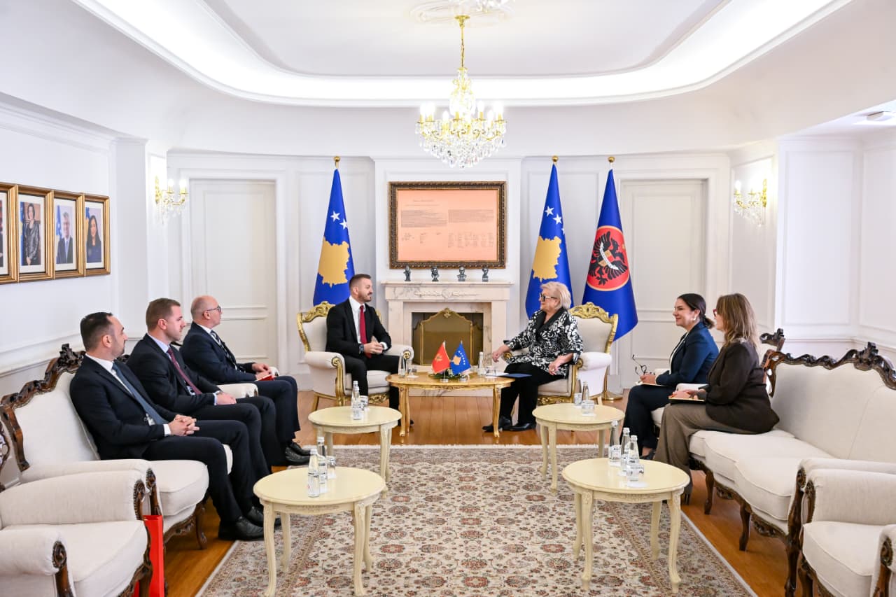 Presidentja Shiroka Pula priti në takim ministrin e Administratës Publike të Malit të Zi, Marash Dukaj-2