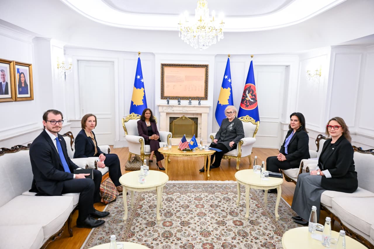 Presidentja Shiroka Pula priti në takim të ngarkuarën me punë në Ambasadën e SHBA-së, Anu Prattipati-2