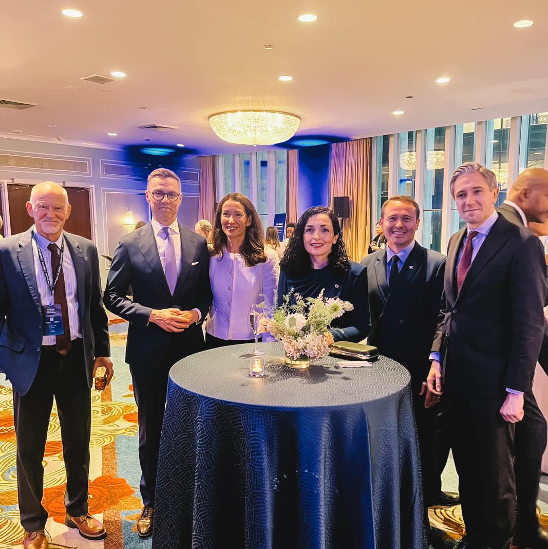 Pritja e Presidentit Clinton dhe Sekretares Clinton në New York_3