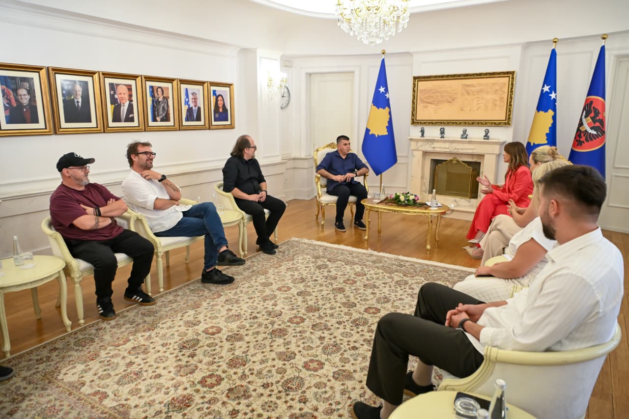 U.D. Presidentja Haxhiu dekoroi grupin “Marigona” -3