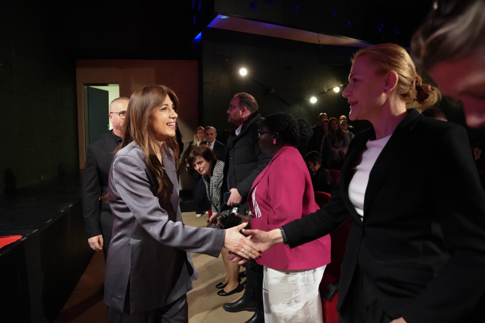 U.D. Presidentja Haxhiu mori pjesë në konferencën, “Future Makers Girls in ICT”-2 (1)