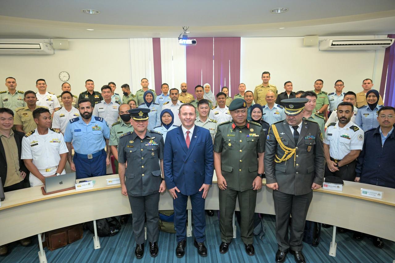 Zotëria i Parë Prindon Sadriu, pritet me nderime të larta në Akademinë e Mbrojtjes-8